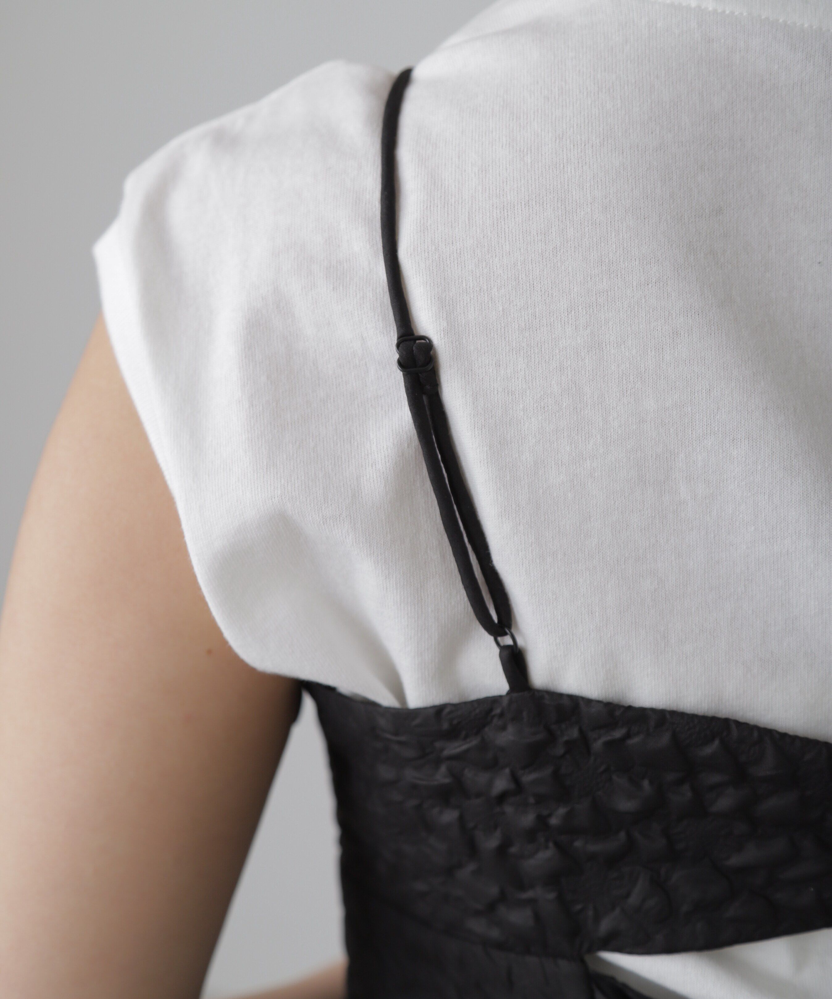  「エンボスシャーリングキャミソール」|シャツ・ブラウス|