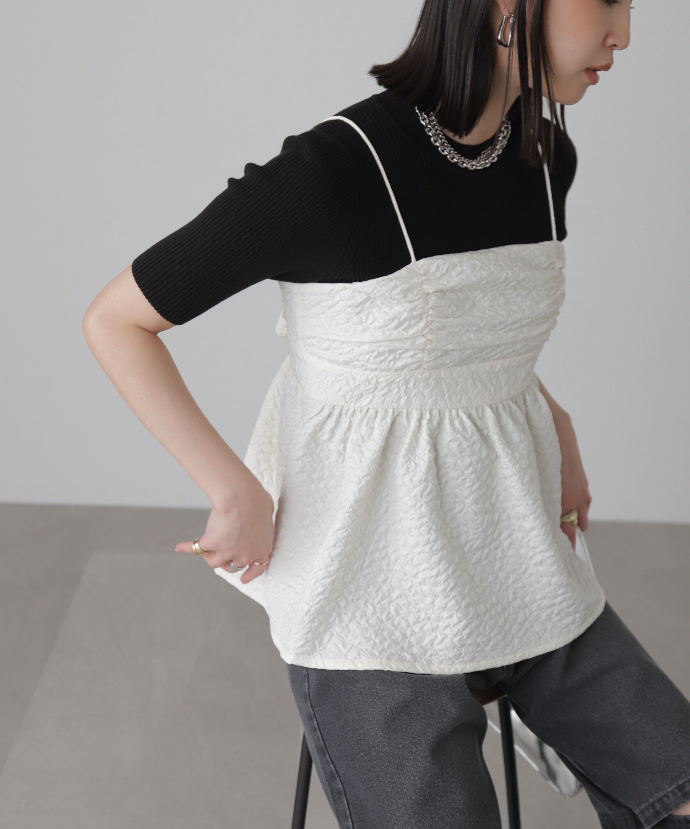  「エンボスシャーリングキャミソール」|シャツ・ブラウス|