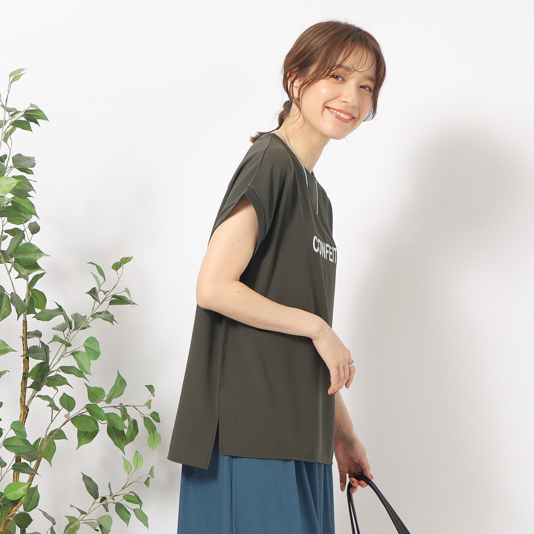 SHOO･LA･RUE「大人のフェミニンカジュアルに シアージョーゼットロゴTシャツ」|Tシャツ・カットソー|
