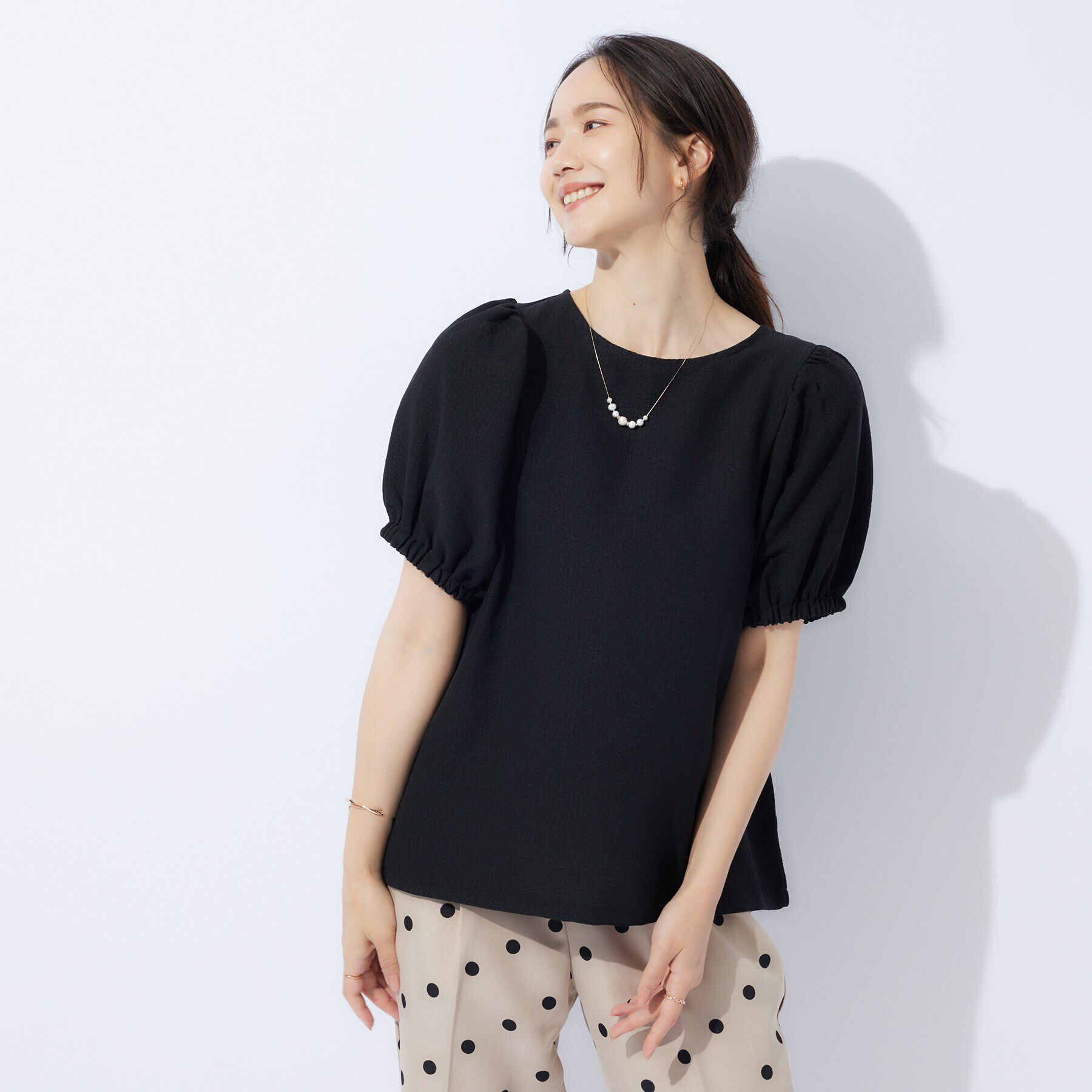 SHOO･LA･RUE「【洗える】1枚で大人可愛く ギャザー袖 しぼしぼブラウス」|シャツ・ブラウス|