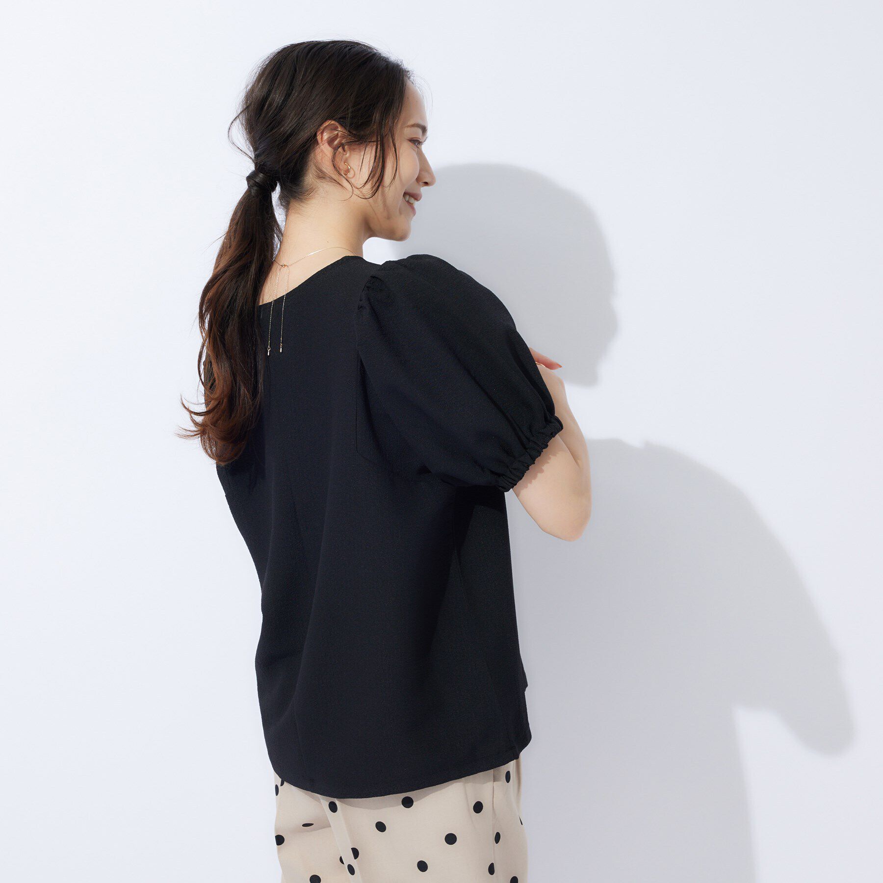 SHOO･LA･RUE「【洗える】1枚で大人可愛く ギャザー袖 しぼしぼブラウス」|シャツ・ブラウス|