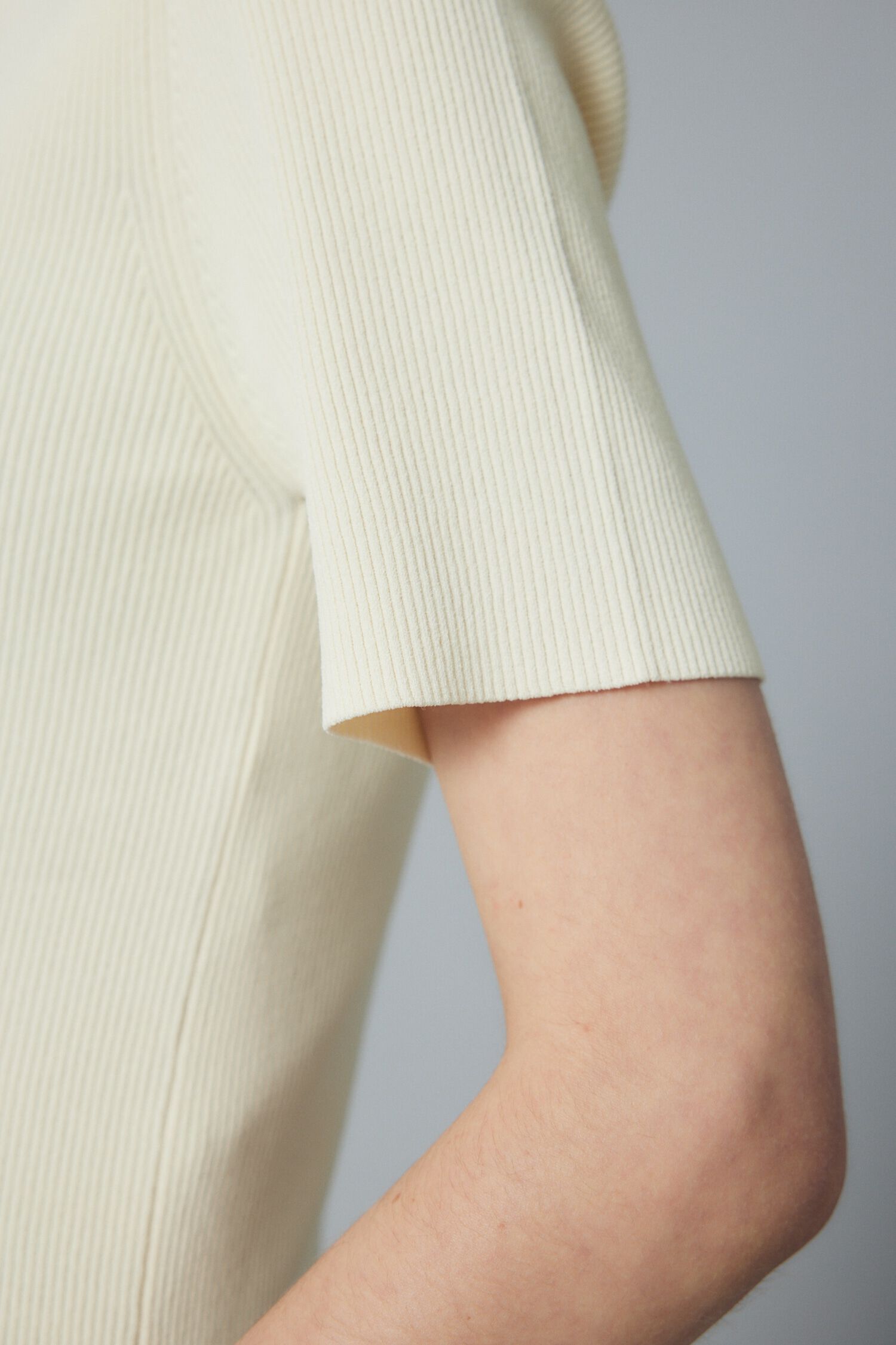 HeRIN.CYE「Back slit knit tops」|Tシャツ・カットソー|