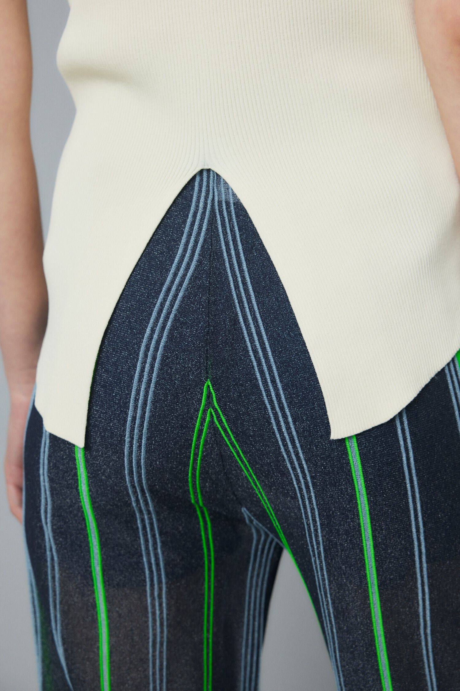 HeRIN.CYE「Back slit knit tops」|Tシャツ・カットソー|