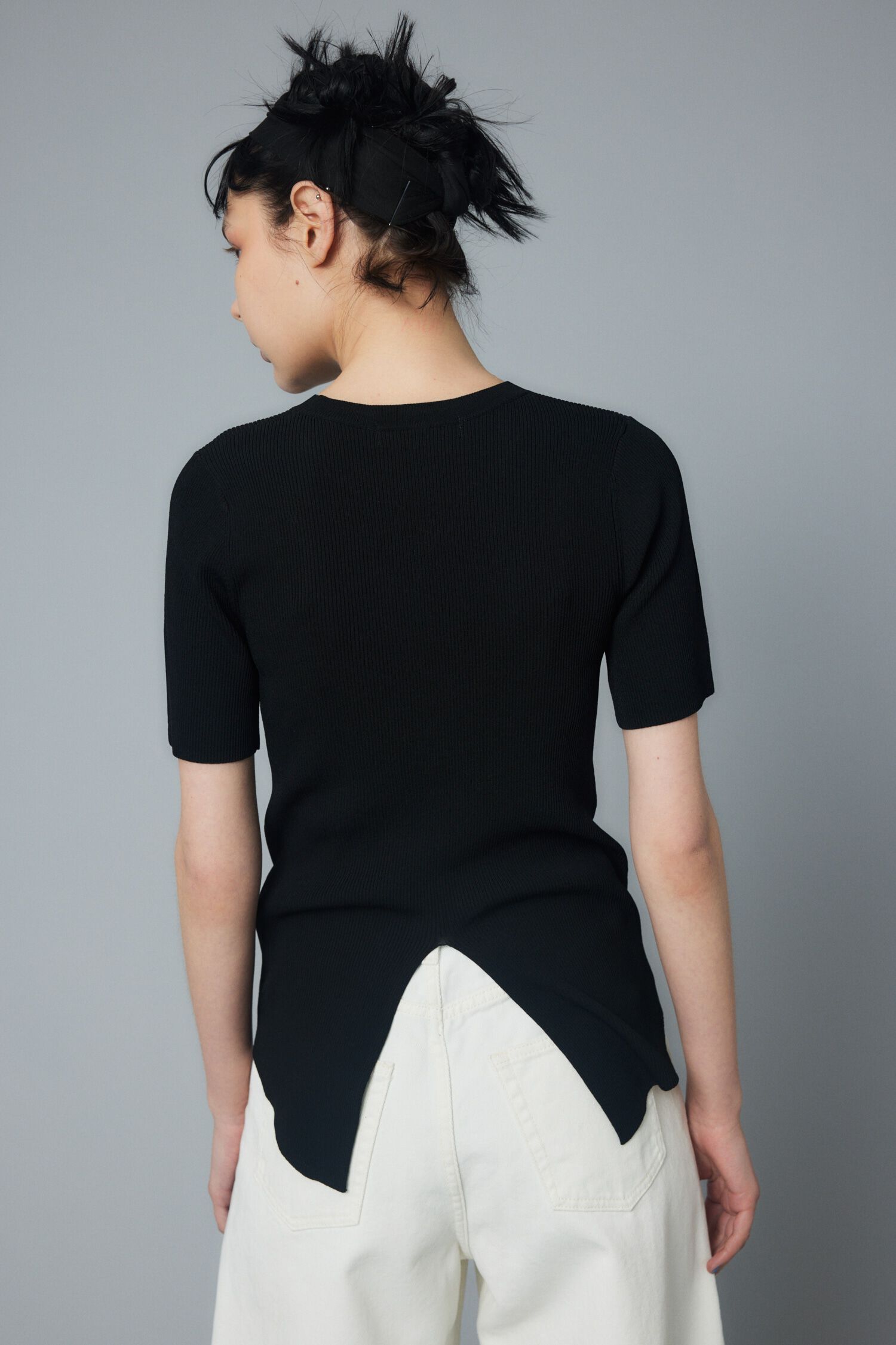 HeRIN.CYE「Back slit knit tops」|Tシャツ・カットソー|