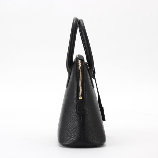 銀座かねまつ「AS24529PS1 　【本革・はっ水】ブガッティショルダーハンドバッグ」|ショルダー・メッセンジャー|