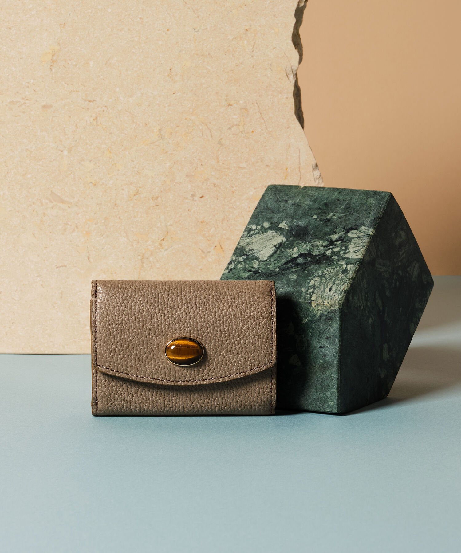 TOPKAPI 「【TOPKAPI】 gemdrops ジェムドロップ ミニエンボスレザー 天然石 三つ折り 財布」|財布|ミディアムグレー