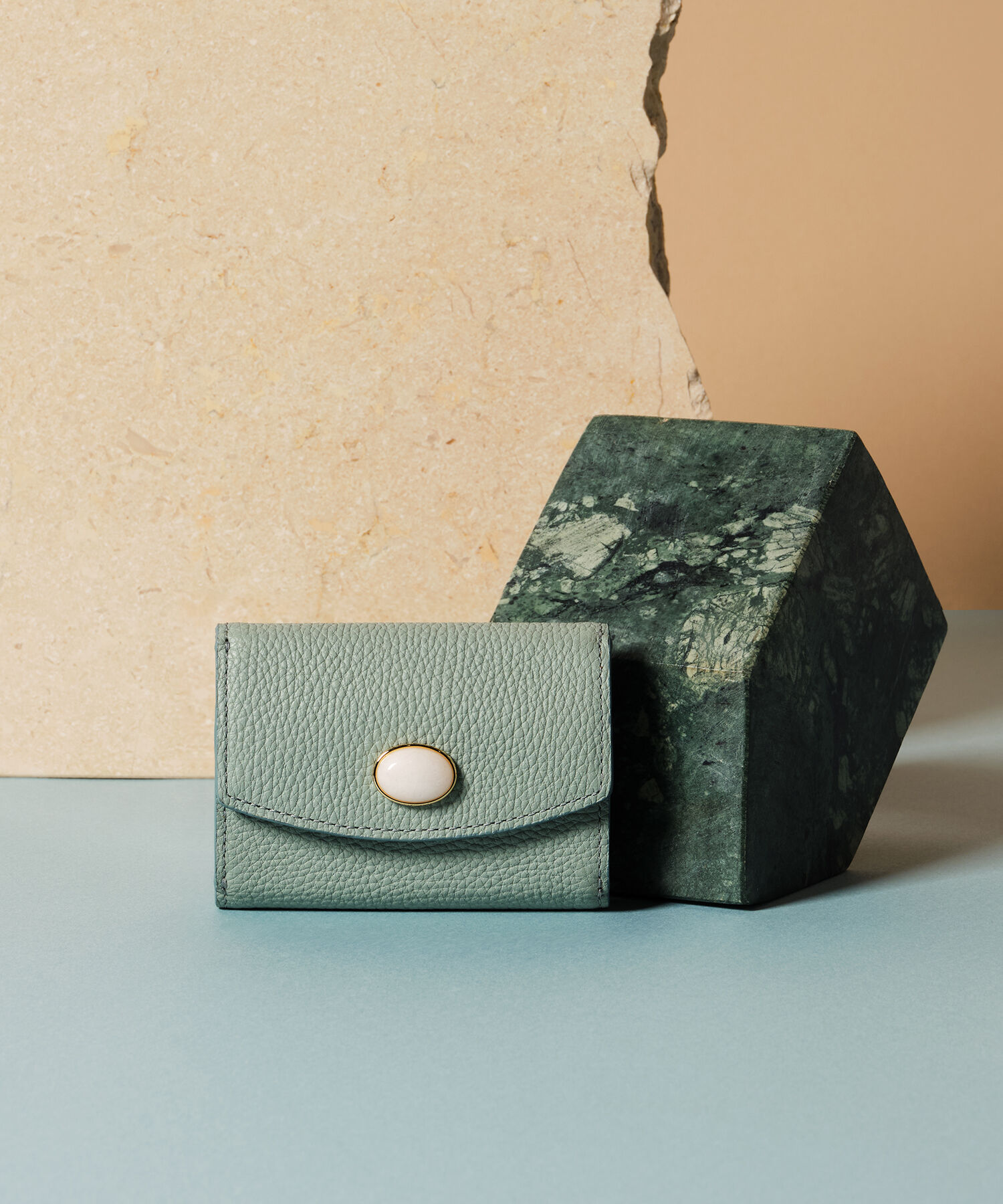 TOPKAPI 「【TOPKAPI】 gemdrops ジェムドロップ ミニエンボスレザー 天然石 三つ折り 財布」|財布|ミントグリーン