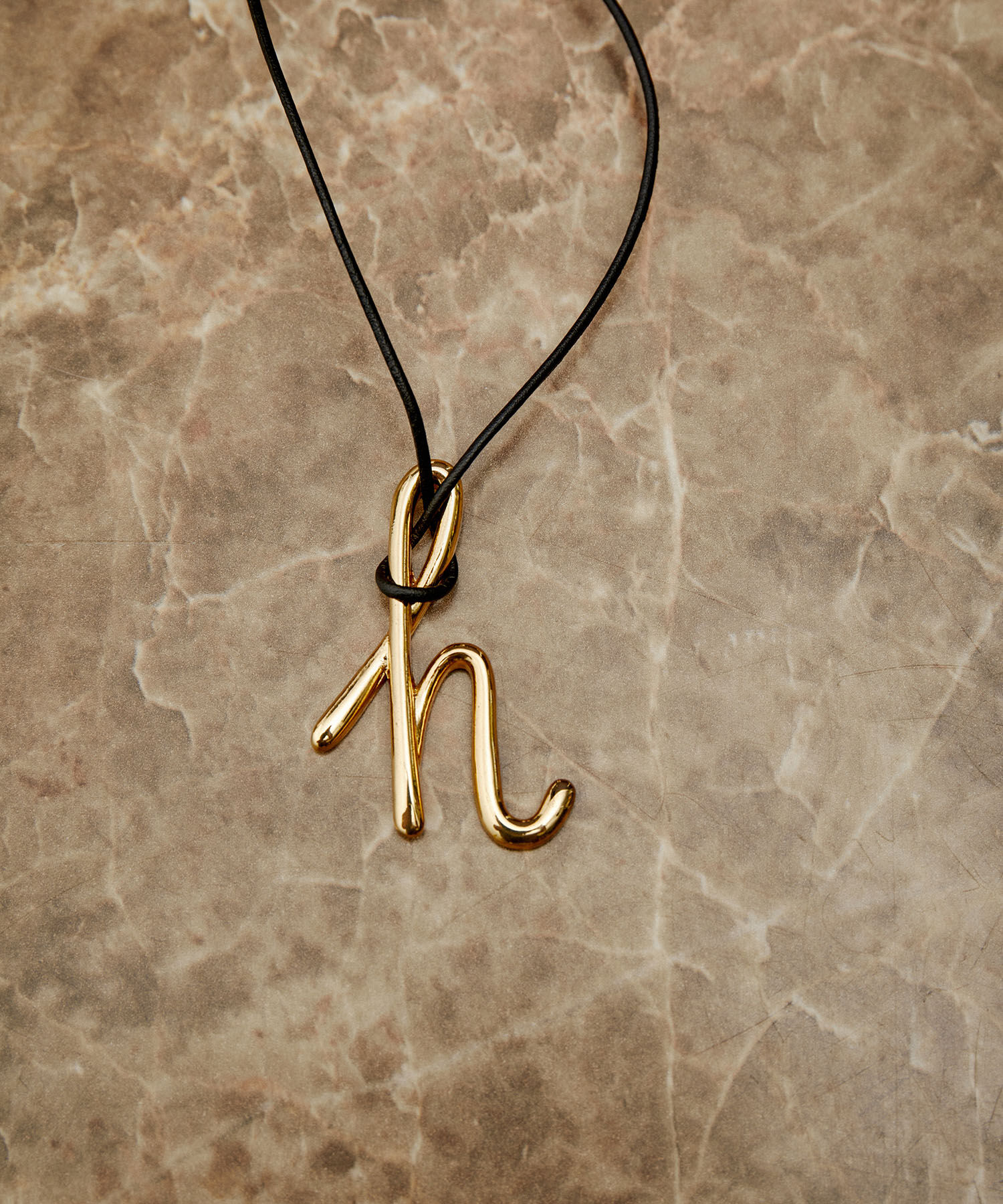 ADAM ET ROPE'「イニシャルネックレス」|ネックレス|ライトグレー(08)