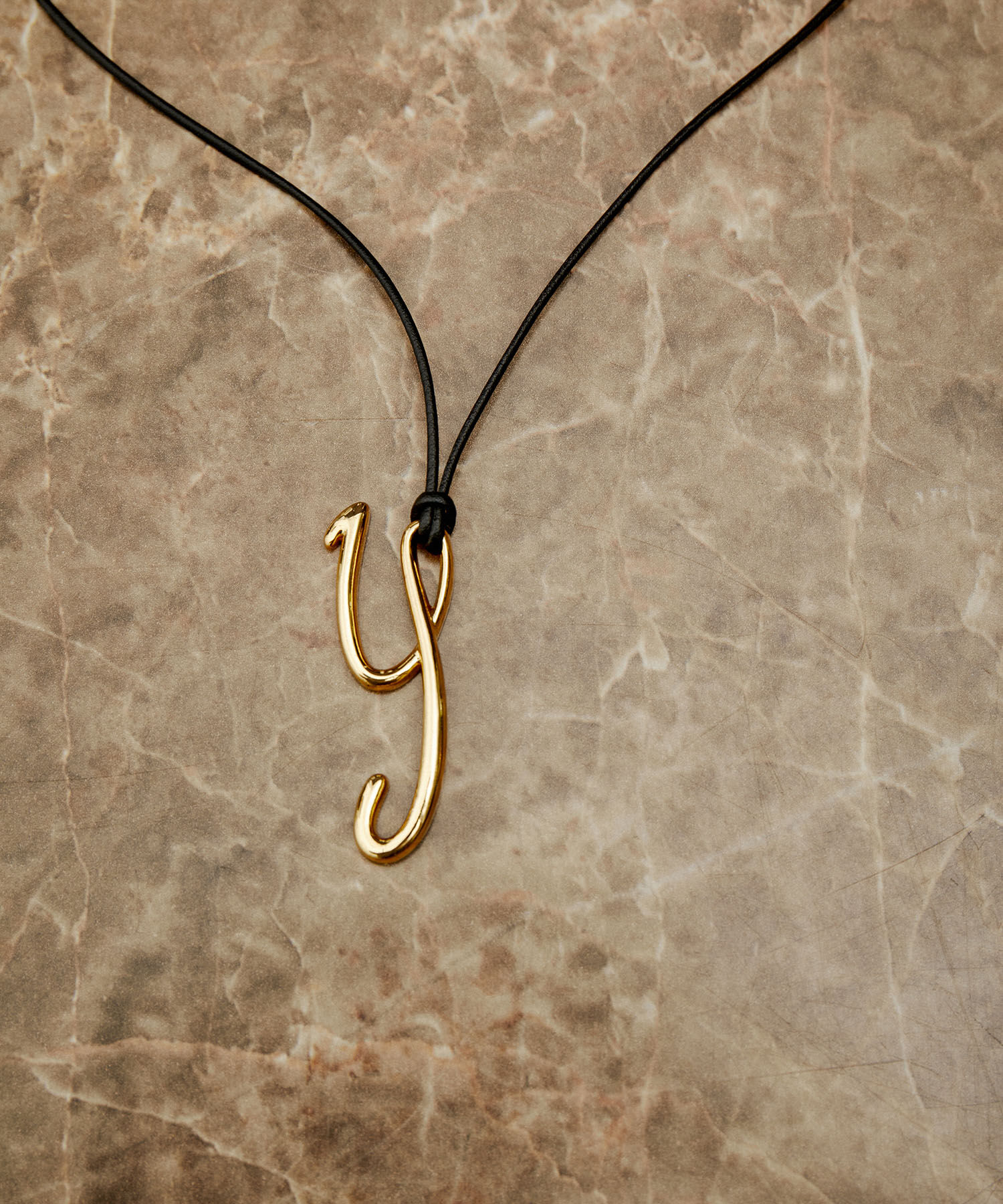 ADAM ET ROPE'「イニシャルネックレス」|ネックレス|キャメル(25)