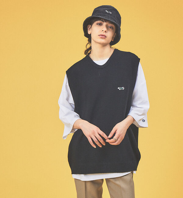ABAHOUSE「PENNEYS /ペニーズ FOXワンポイントワッペン / Uネックベスト」|ニット・セーター|ブラック