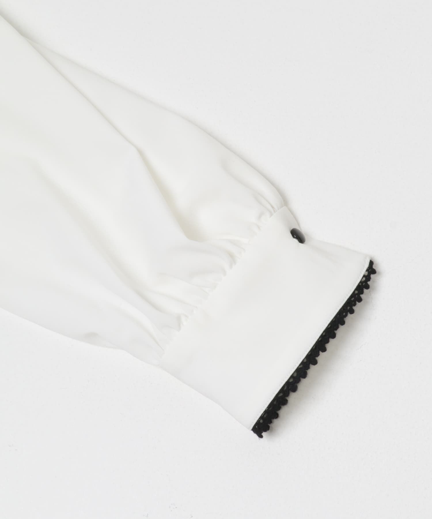 URBAN RESEARCH ROSSO「『WEB/一部店舗限定』トリミングボウタイブラウス」|シャツ・ブラウス|