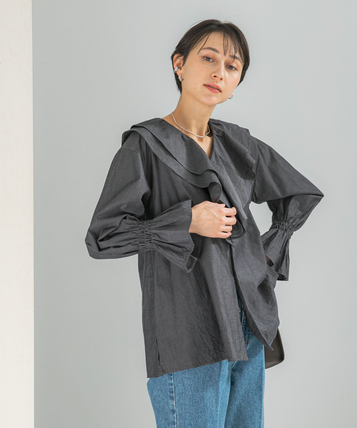 URBAN RESEARCH ROSSO「Vネックラッフルシアーデニムブラウス」|シャツ・ブラウス|