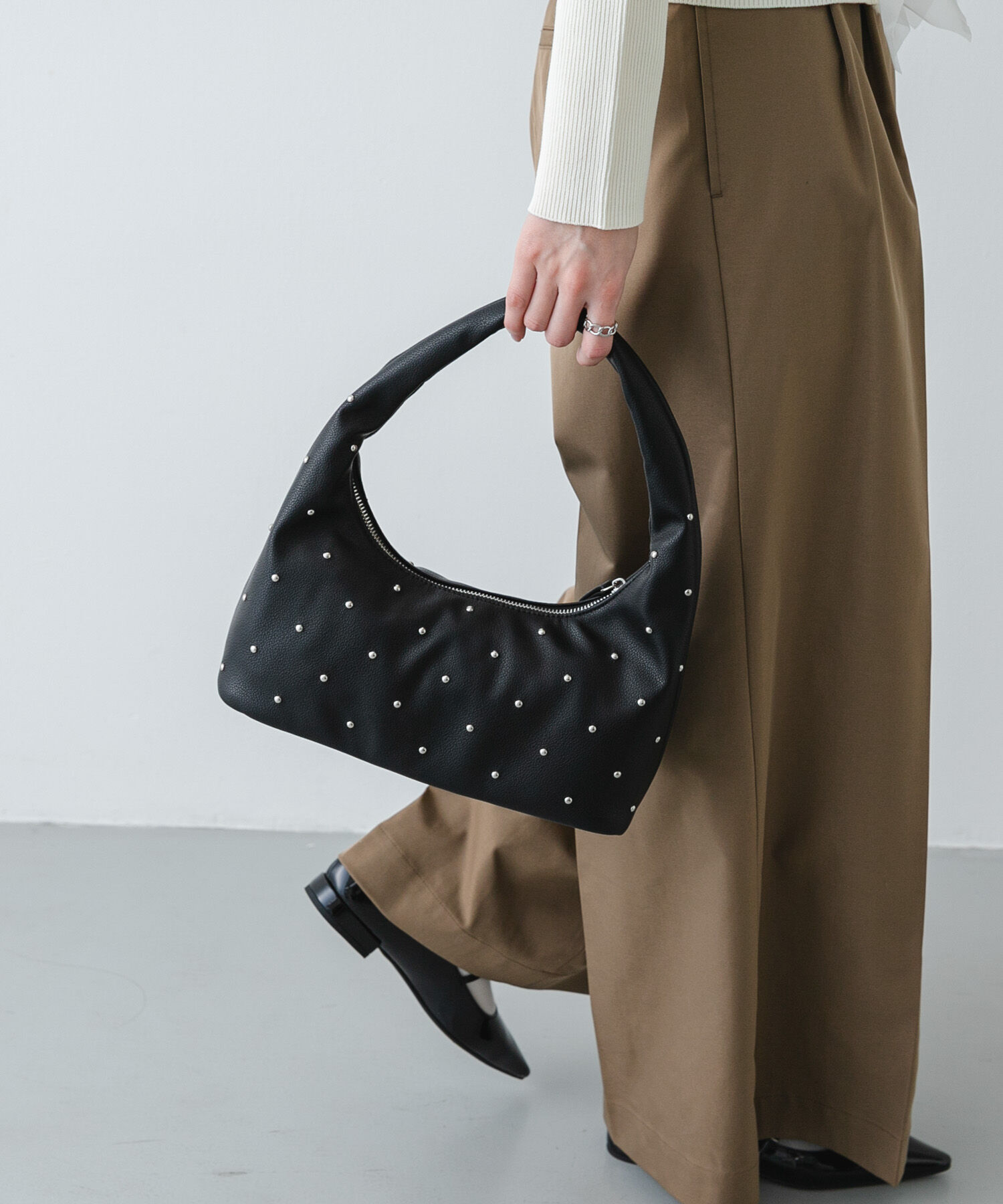 SENSE OF PLACE by URBAN RESEARCH「スタッズラウンドバッグ」|ハンドバッグ|