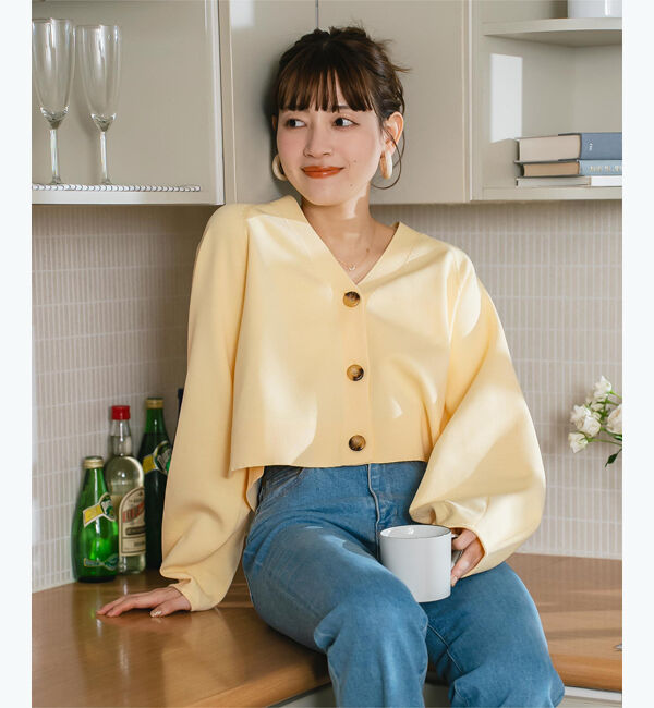 titivate「【前坂美結さんコラボ】Vネッククロップドニットカーディガン」|ニット・セーター|イエロー