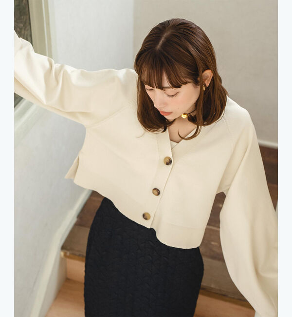 titivate「【前坂美結さんコラボ】Vネッククロップドニットカーディガン」|ニット・セーター|アイボリー