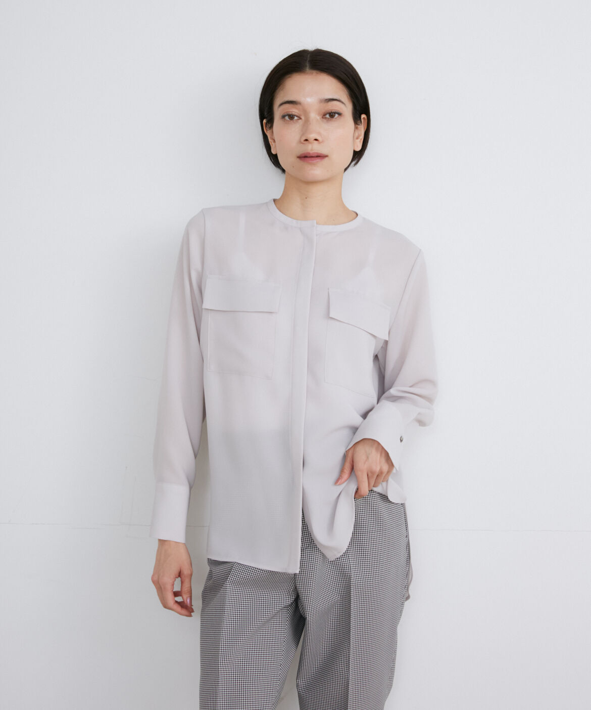 INED「《大きいサイズ》フラップポケットバンドカラーブラウス　」|シャツ・ブラウス|グレー1