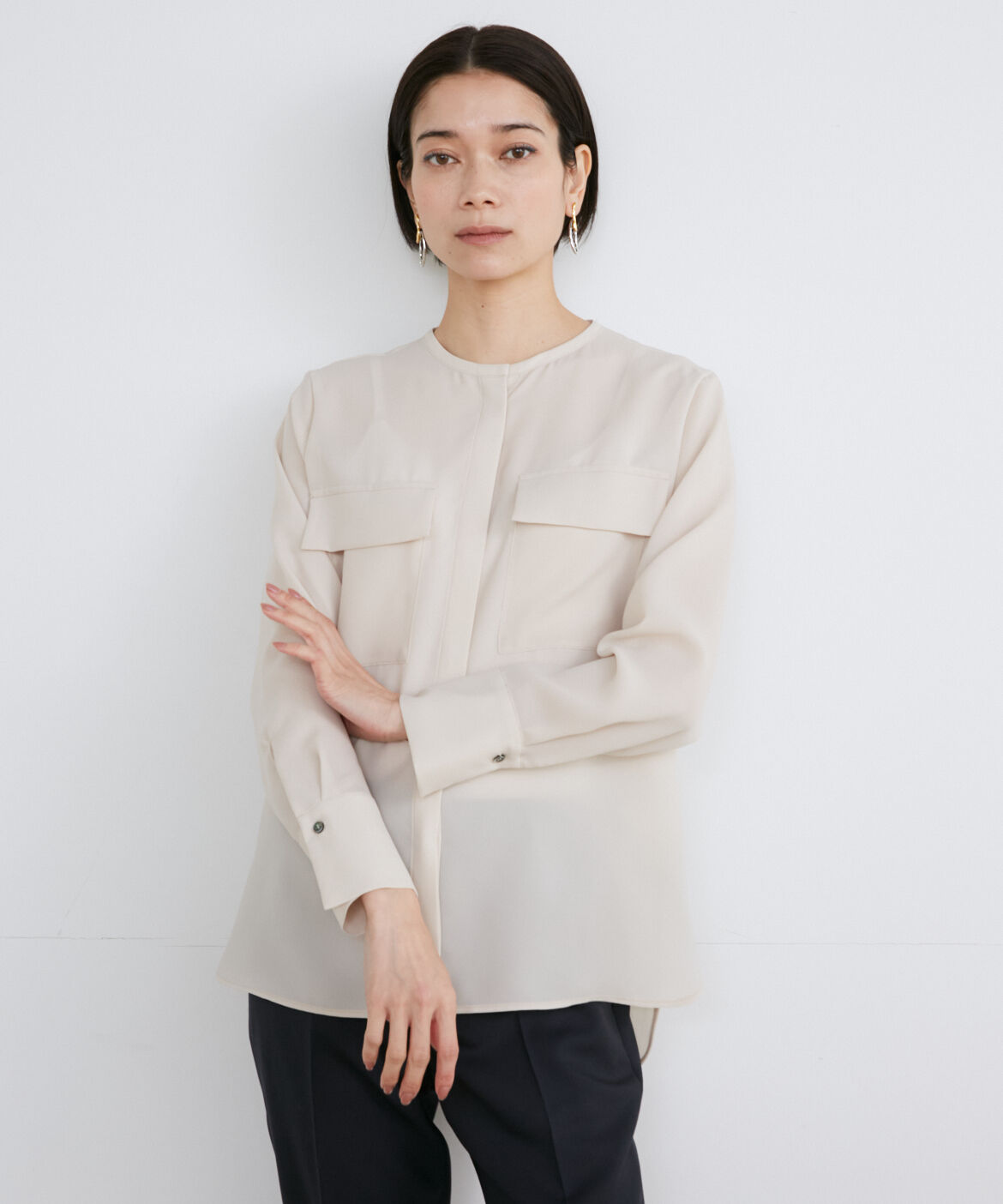 INED「《大きいサイズ》フラップポケットバンドカラーブラウス　」|シャツ・ブラウス|ベージュ2