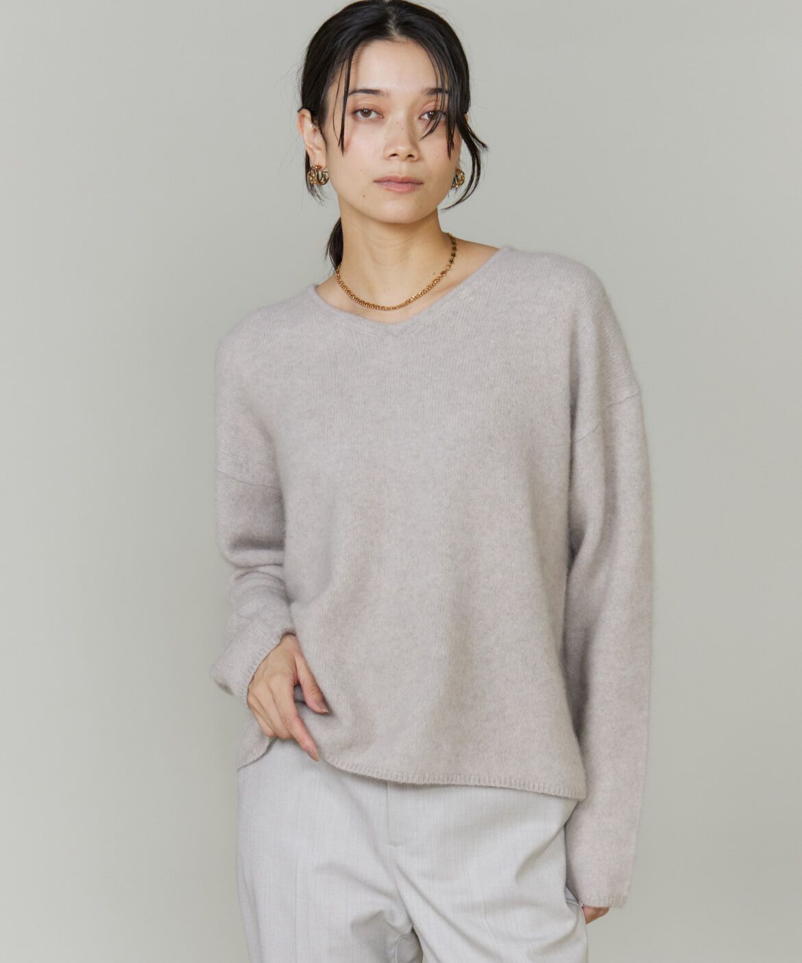 INED「《大きいサイズ》チャイニーズラクーンVネックニット」|ニット・セーター|グレーベージ 3