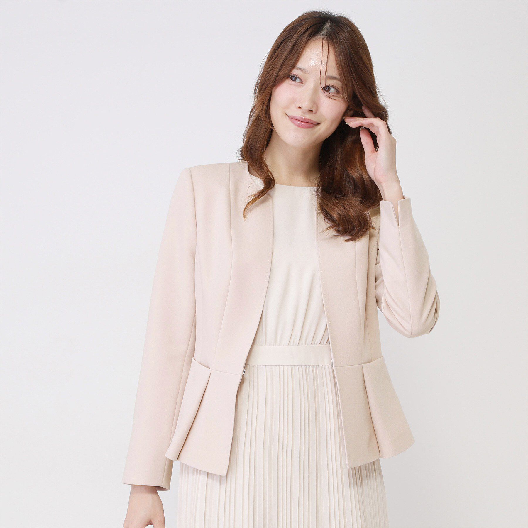 COUP DE CHANCE「【手洗い可／日本製／スーツ可】ペプラムデザインのカラーレスジャケット」|ノーカラージャケット|ライトピンク(070