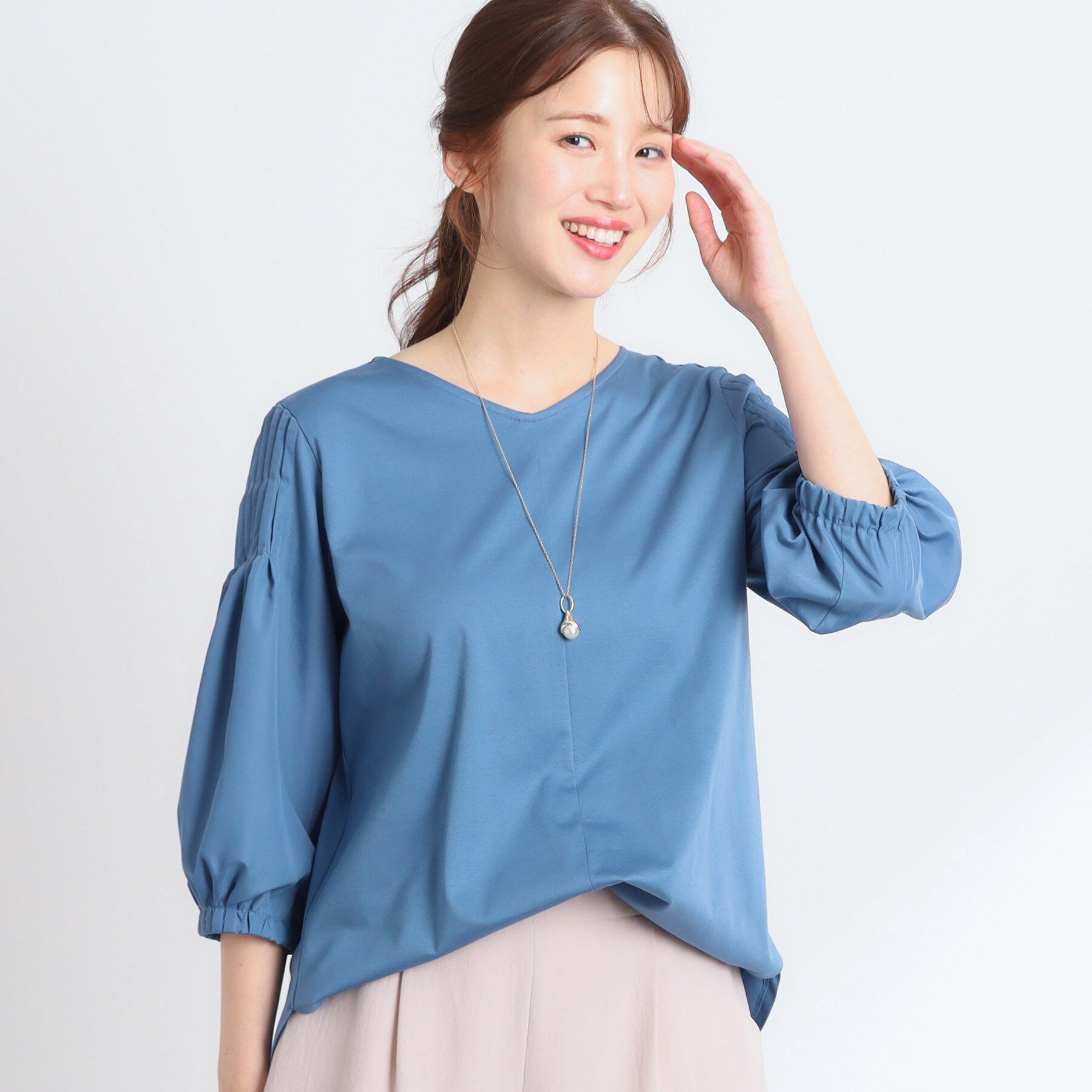 Reflect「【スカートにもパンツにも合わせやすい】キレイめTブラウス」|シャツ・ブラウス|