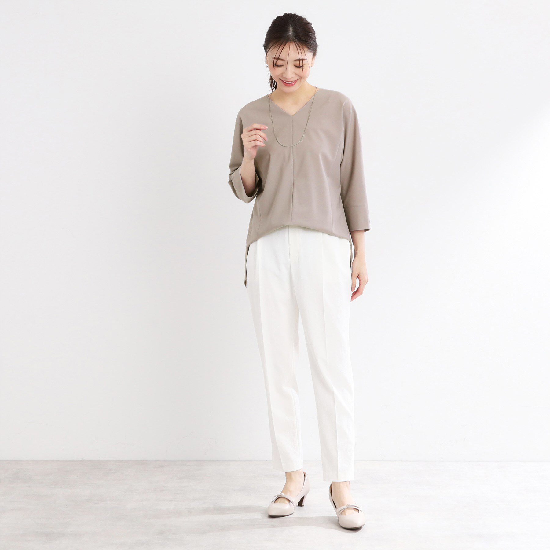 Reflect「【マシンウォッシュ可／セットアップ可能】ドルマンスリーブVネックブラウス」|シャツ・ブラウス|