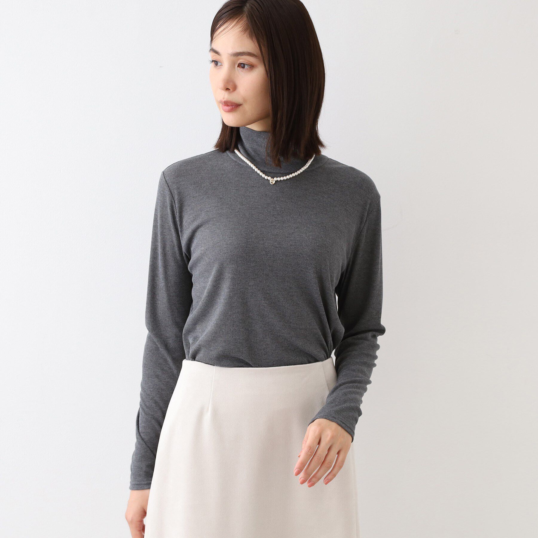 INDIVI「【洗える／インナー活躍！】ハイネックカットソートップス」|Tシャツ・カットソー|チャコールグレー(9