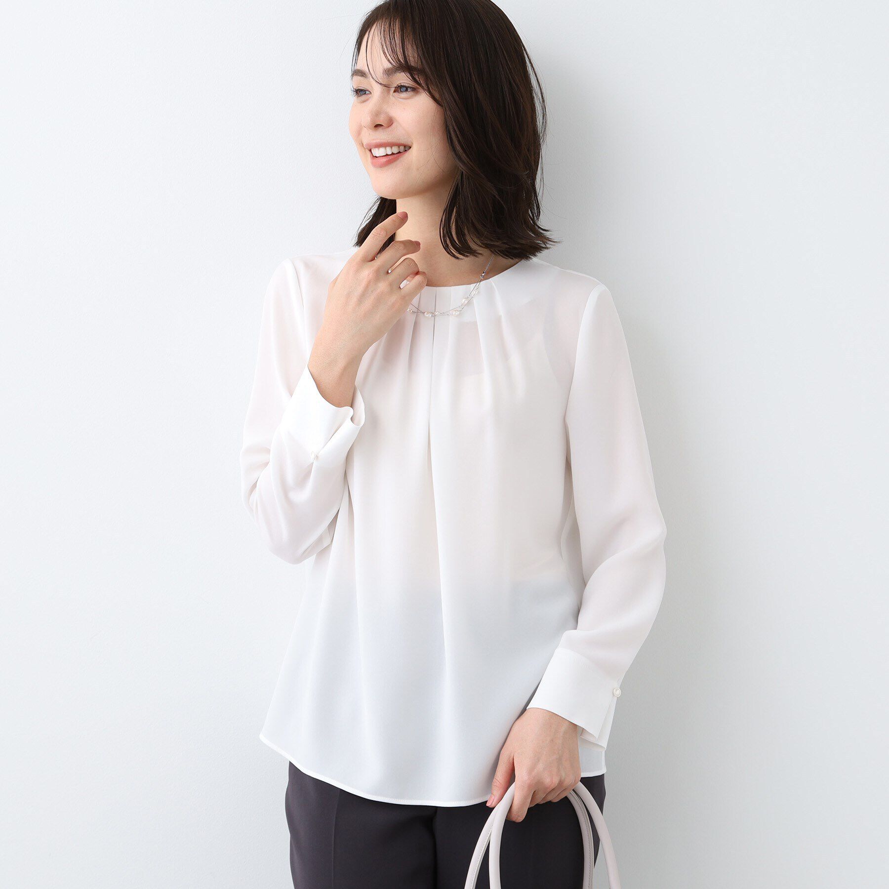INDIVI「【日本製／トリアセテート混】タックデザインブラウス」|シャツ・ブラウス|ホワイト(001)