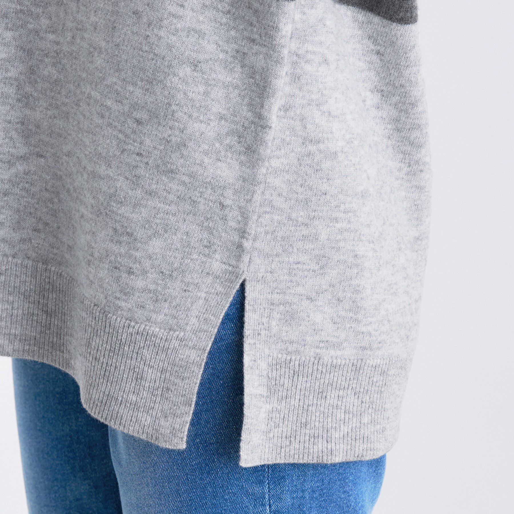 INDIVI「【洗える／チュニック丈／カシミヤ混】スリットデザインVネックニット」|ニット・セーター|