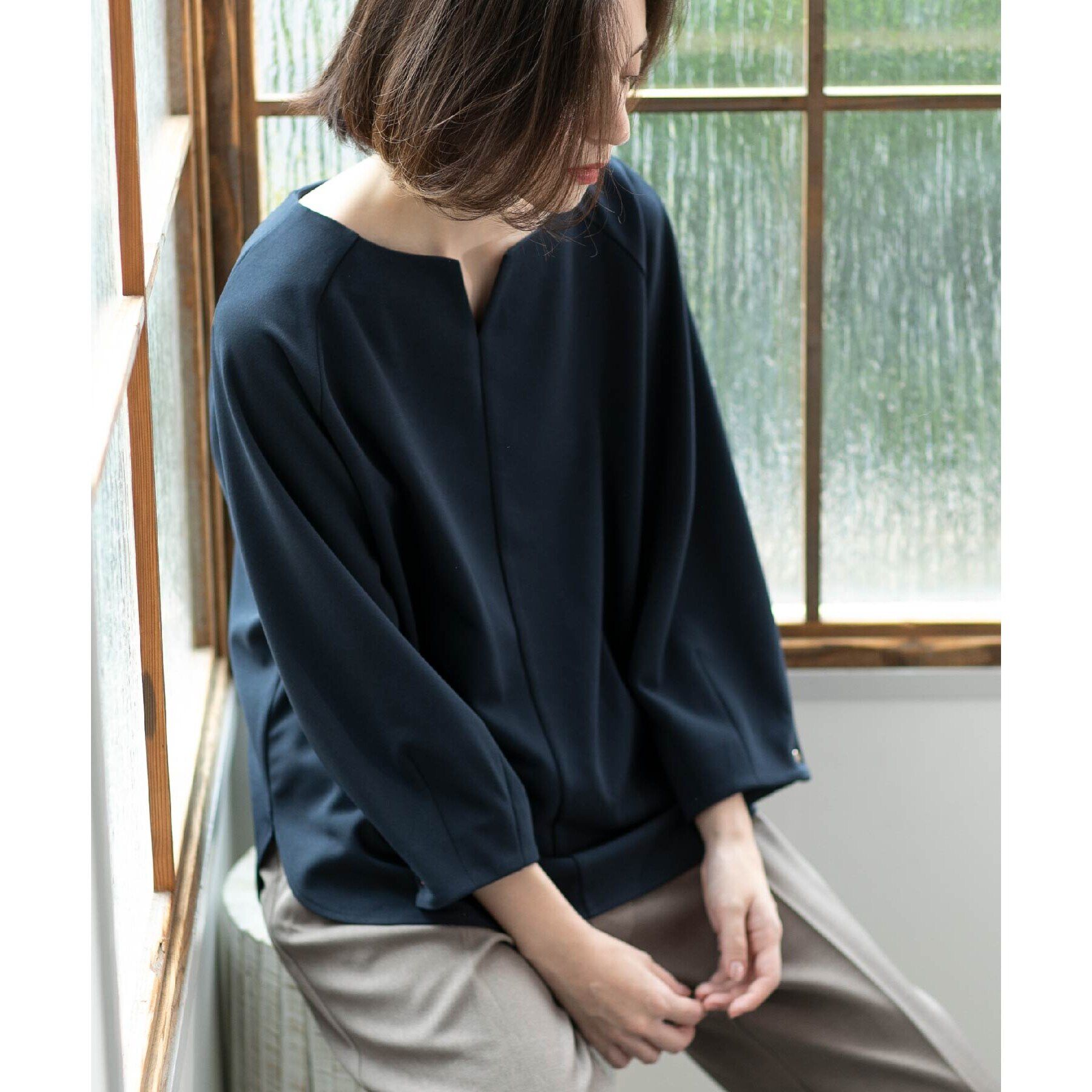 OPAQUE.CLIP「UV 袖口金ボタンキーネックトップス【吸水速乾/洗濯機洗い可】」|Tシャツ・カットソー|ネイビー(094)