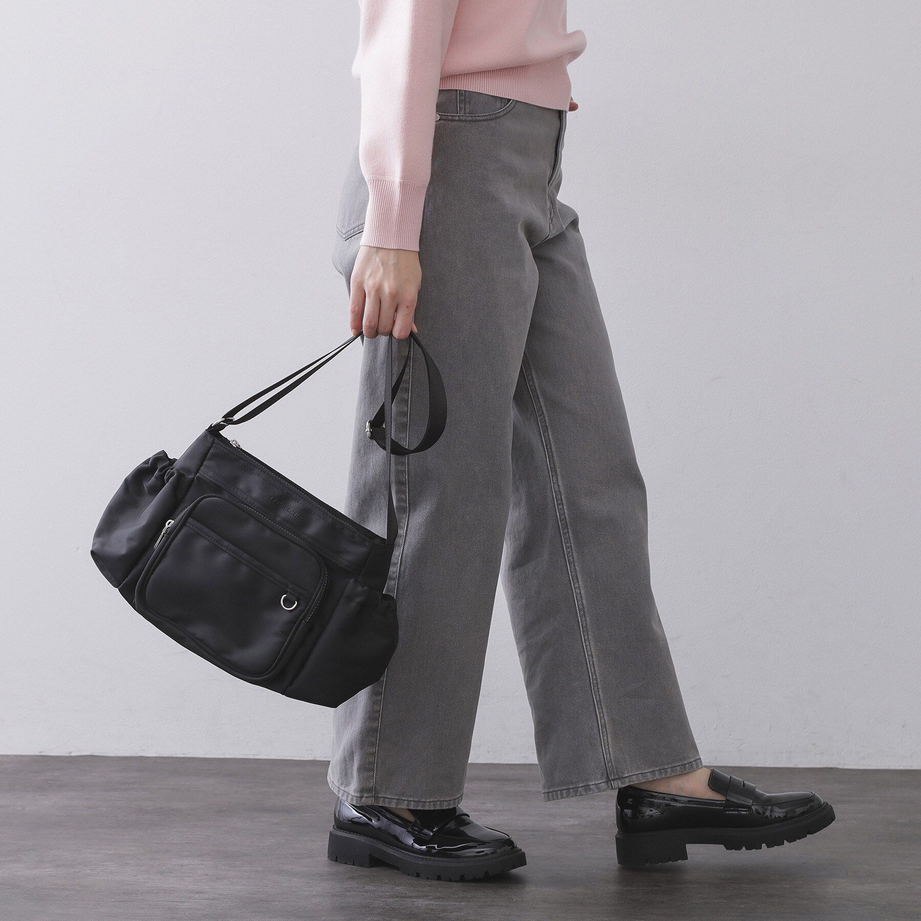 OPAQUE.CLIP「フロントポケット3層デザインショルダーバッグ【マルチポケット】」|ショルダー・メッセンジャー|