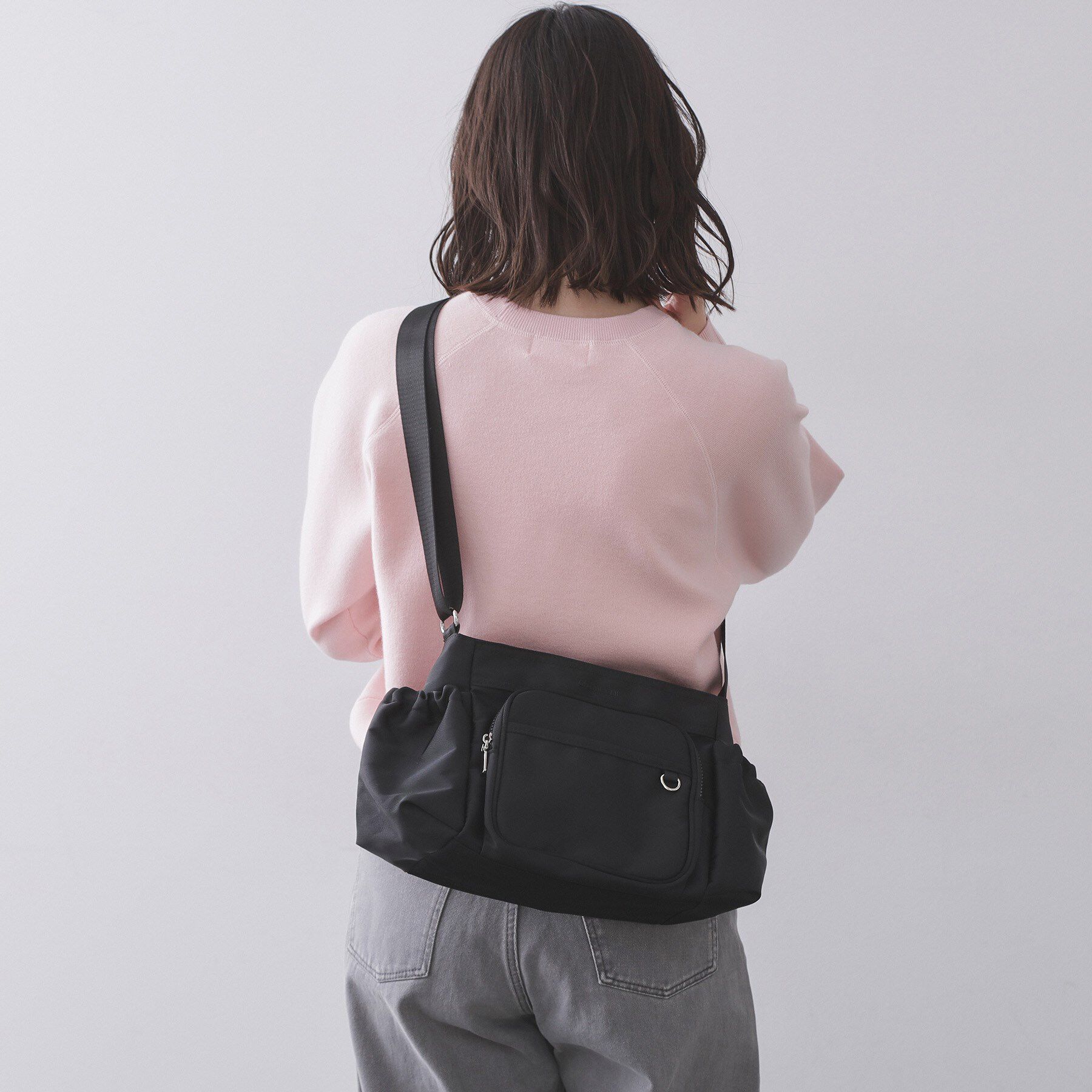 OPAQUE.CLIP「フロントポケット3層デザインショルダーバッグ【マルチポケット】」|ショルダー・メッセンジャー|ブラック(019)