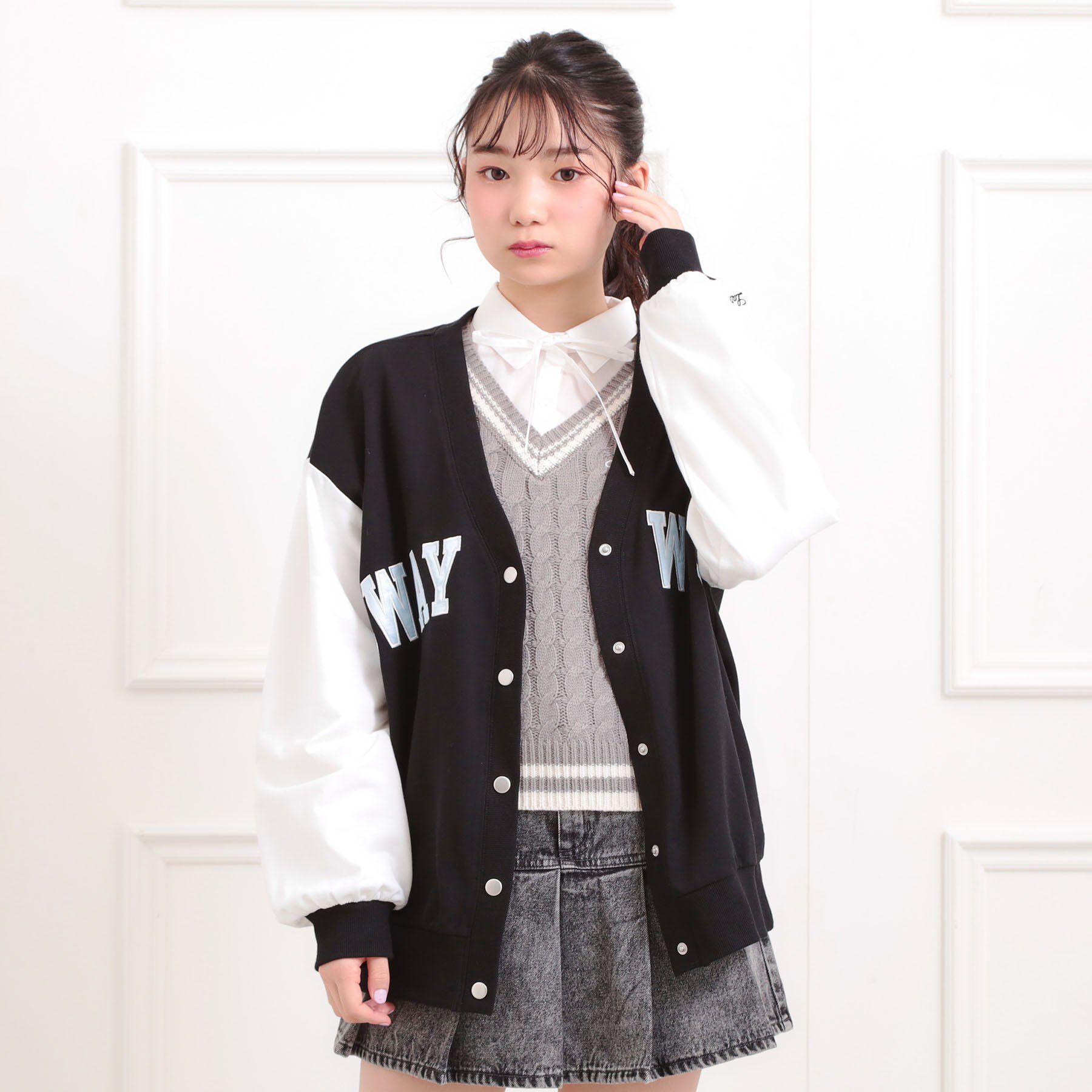 PINK-latte「Vネックカレッジアップリケ裏毛カーディガン」|カーディガン|ブラック(019)