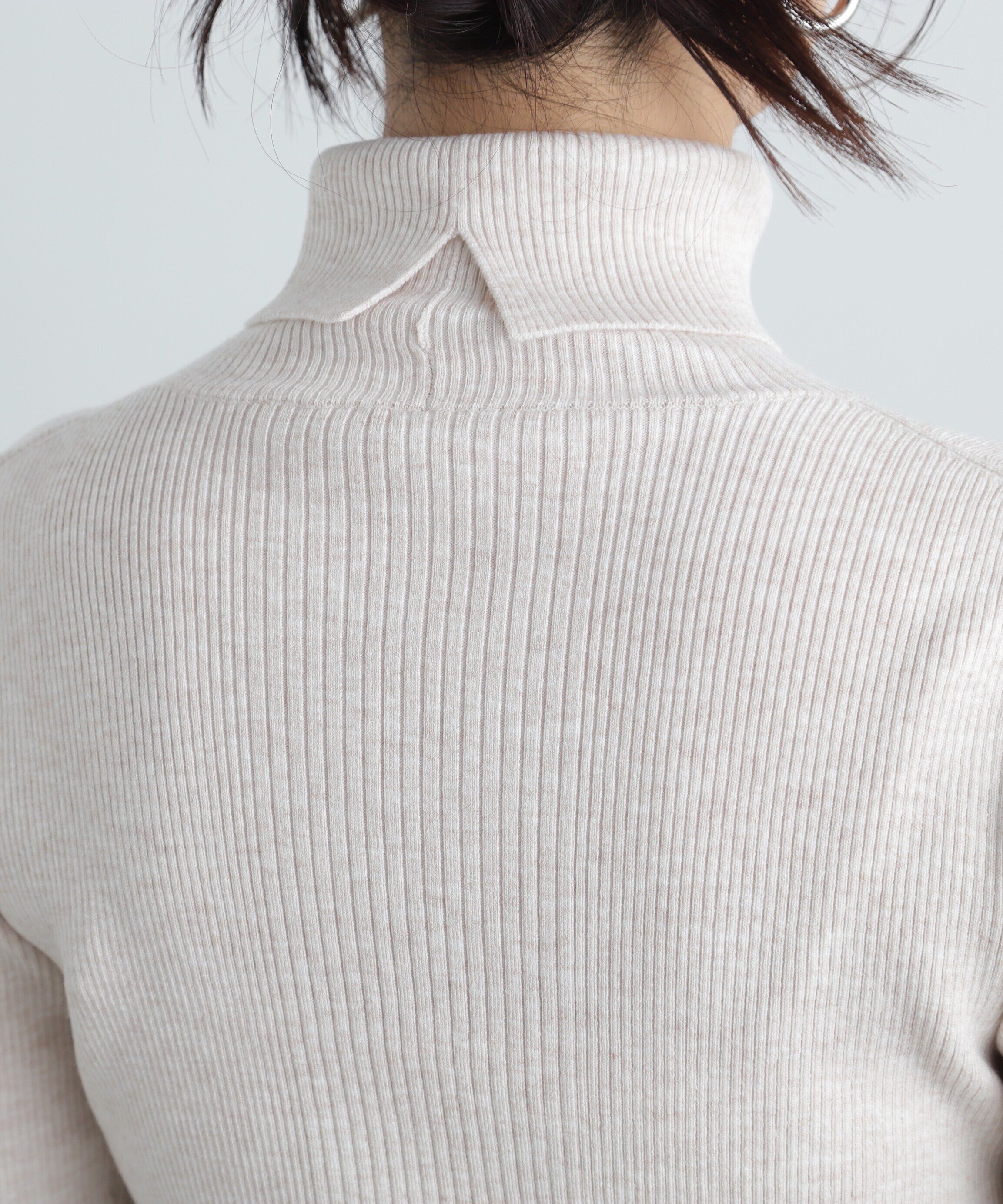  「パールボタンタートルネックニット《WEB限定商品》」|ニット・セーター|