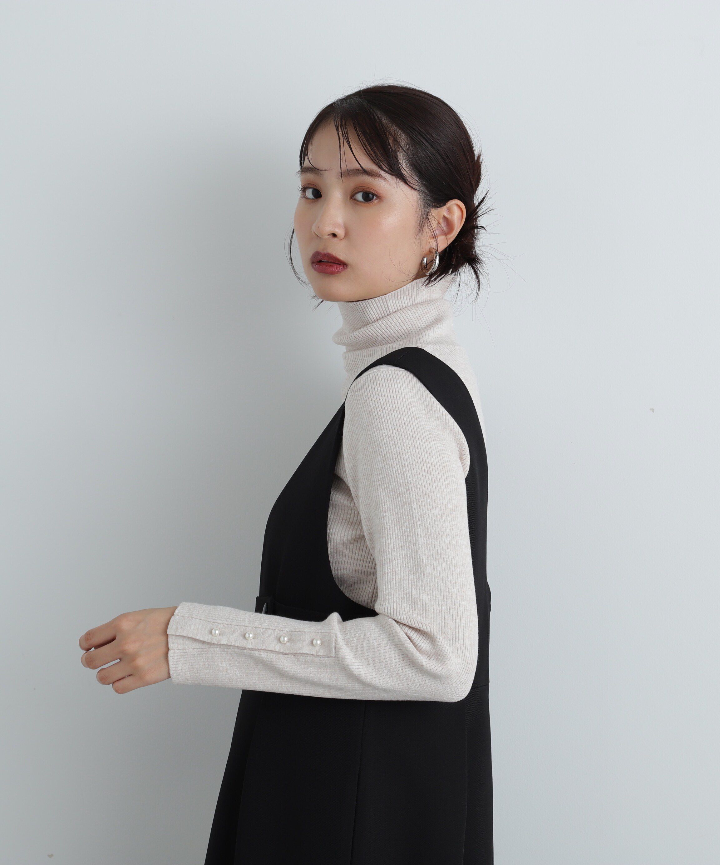  「パールボタンタートルネックニット《WEB限定商品》」|ニット・セーター|