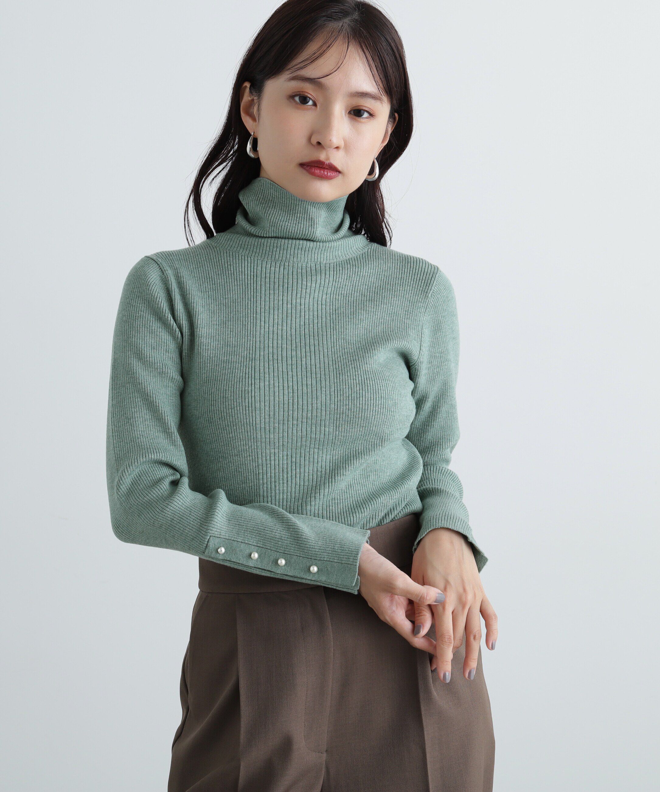  「パールボタンタートルネックニット《WEB限定商品》」|ニット・セーター|
