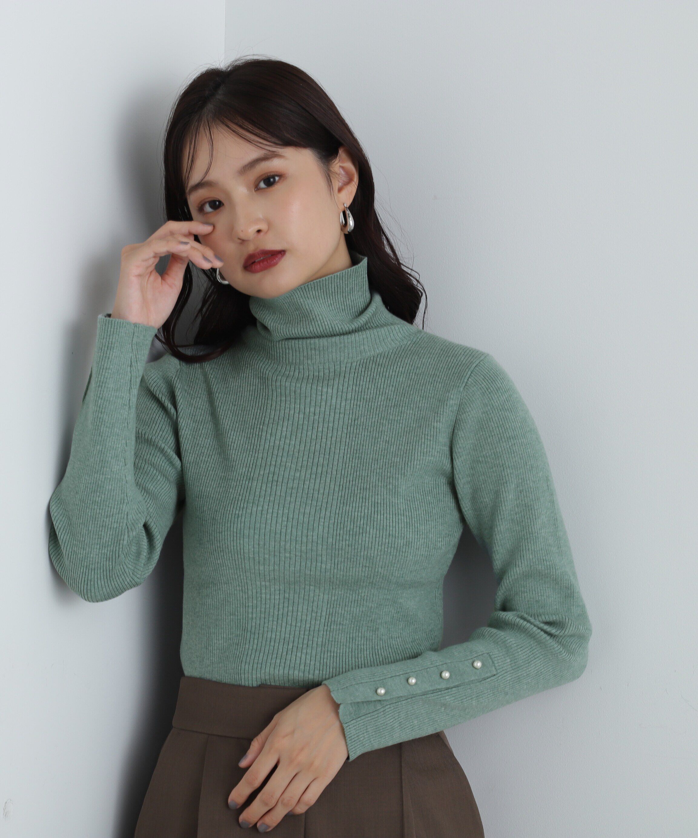  「パールボタンタートルネックニット《WEB限定商品》」|ニット・セーター|