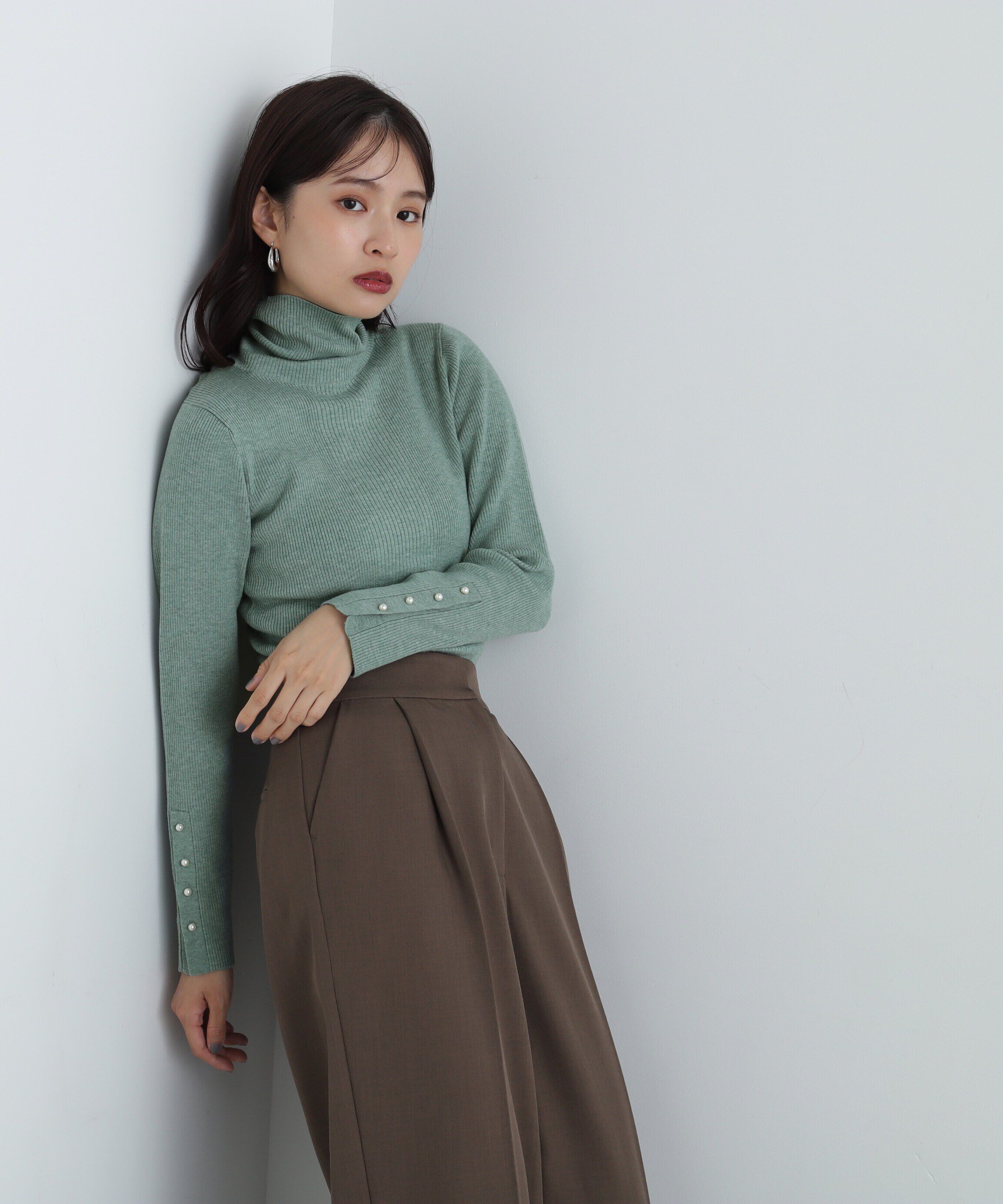  「パールボタンタートルネックニット《WEB限定商品》」|ニット・セーター|