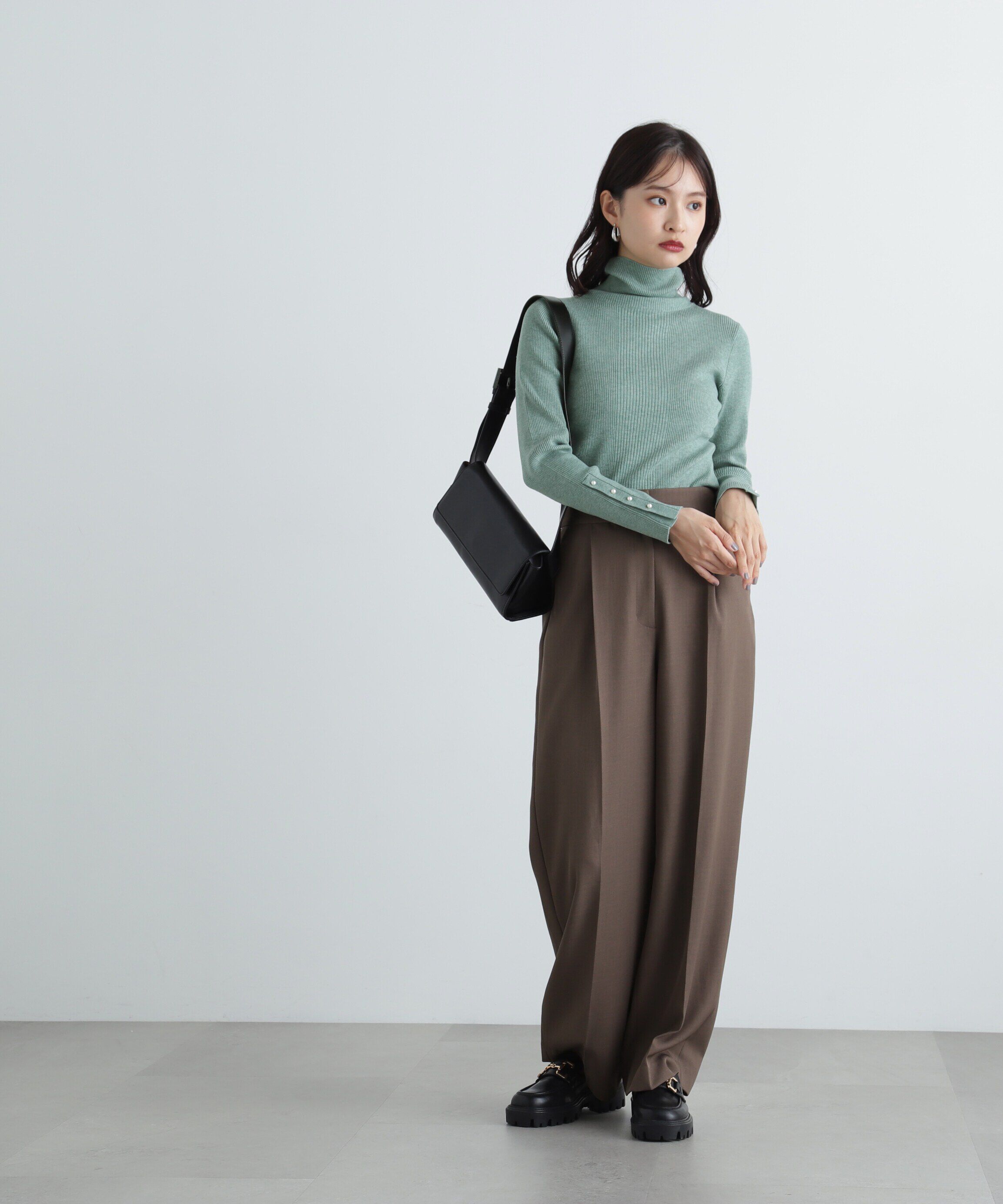  「パールボタンタートルネックニット《WEB限定商品》」|ニット・セーター|