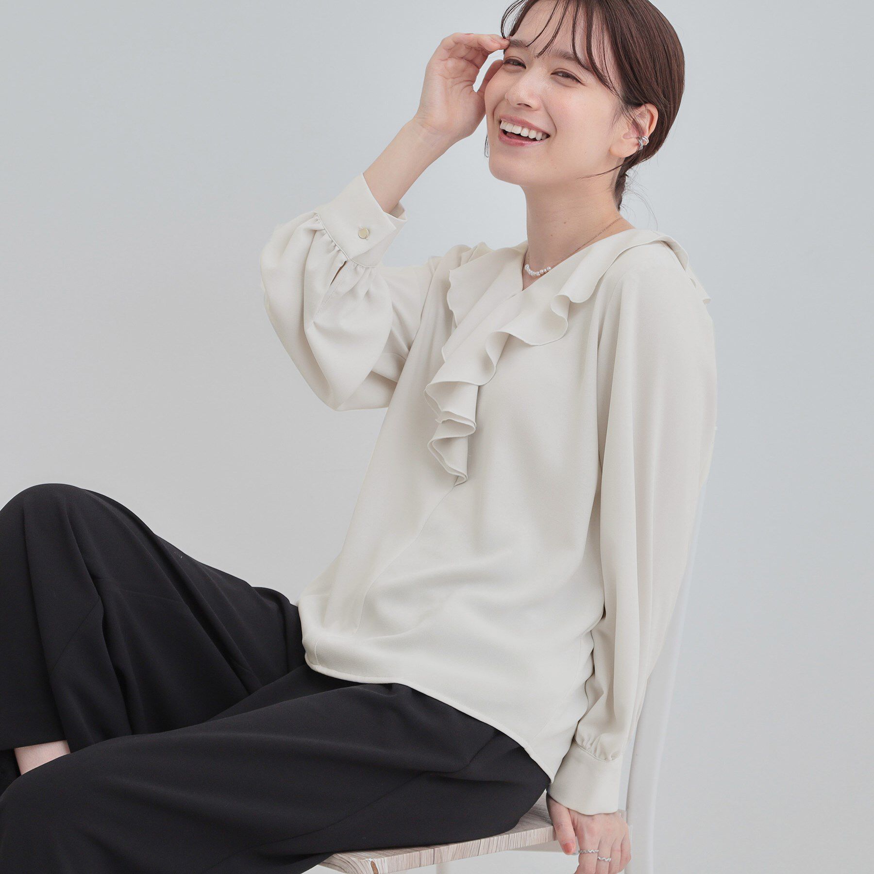 SHOO･LA･RUE「お顔周りを華やかに。フリルブラウス」|シャツ・ブラウス|ライトグレー(011