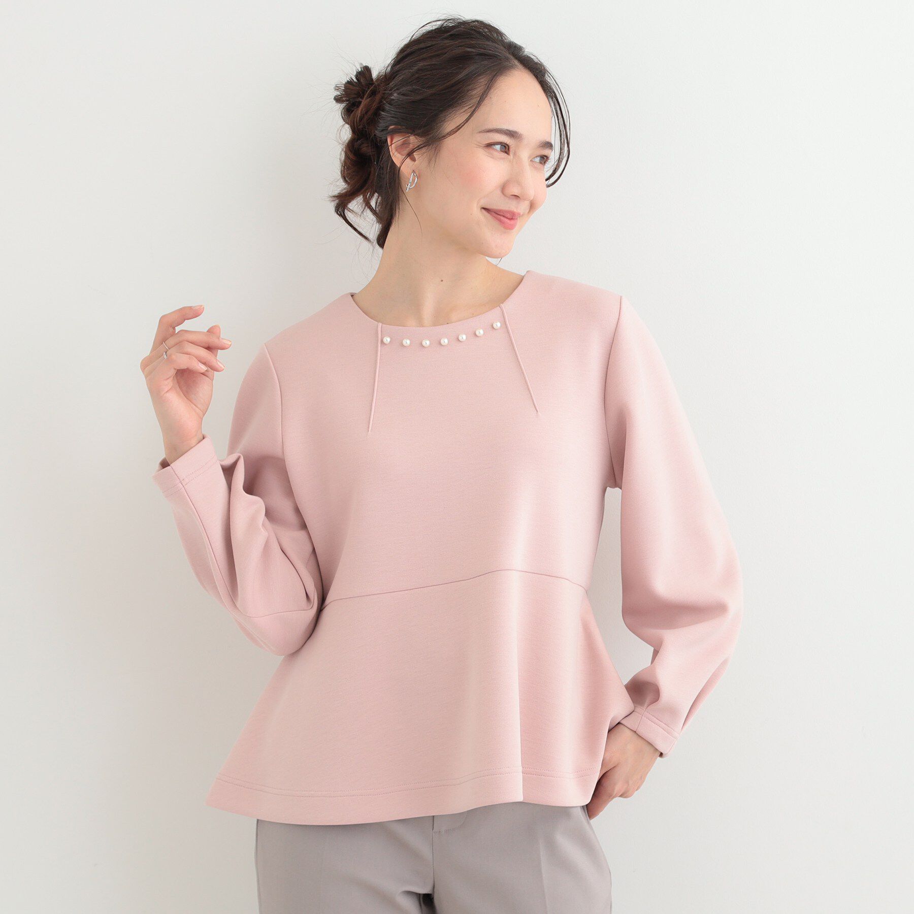 SHOO･LA･RUE「【S-LL/なめらかタッチ】 フェイクパール付きペプラムトップス」|Tシャツ・カットソー|