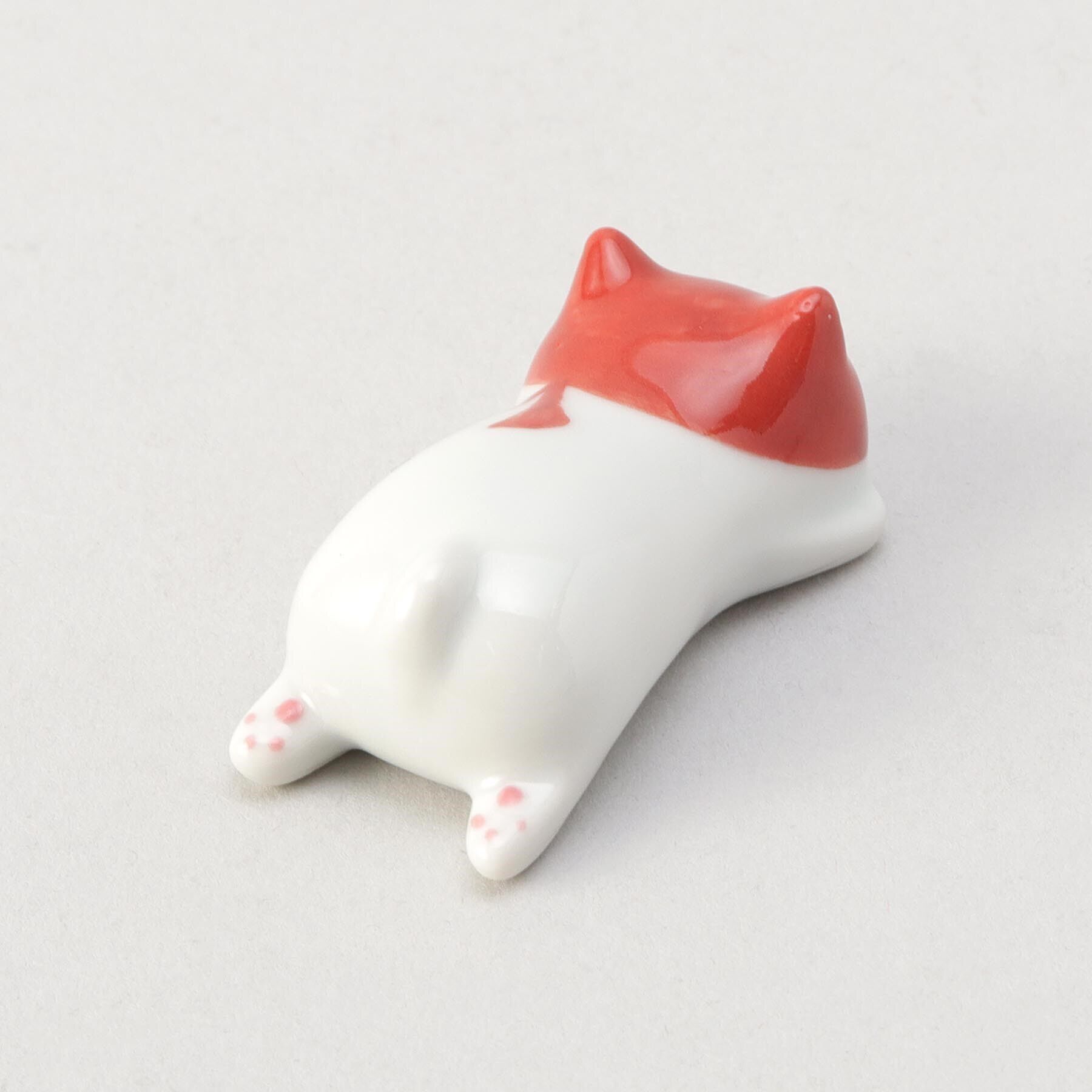 212 KITCHEN STORE「KYU-JITSU 箸置 赤忍ネコ寝そべり」|食器・キッチングッズ|