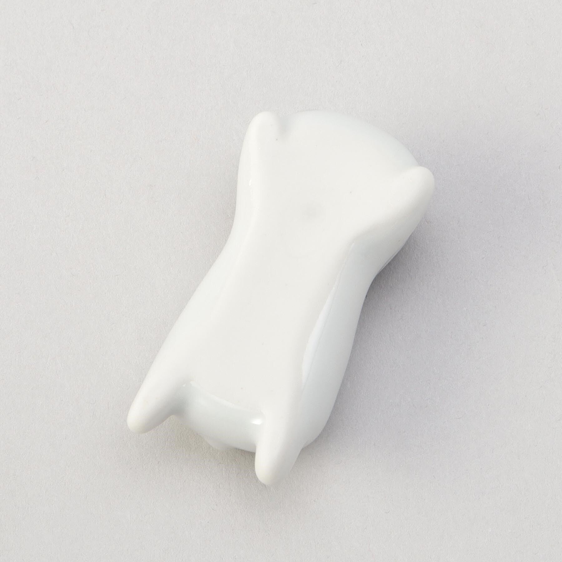 212 KITCHEN STORE「KYU-JITSU 箸置 赤忍ネコ寝そべり」|食器・キッチングッズ|