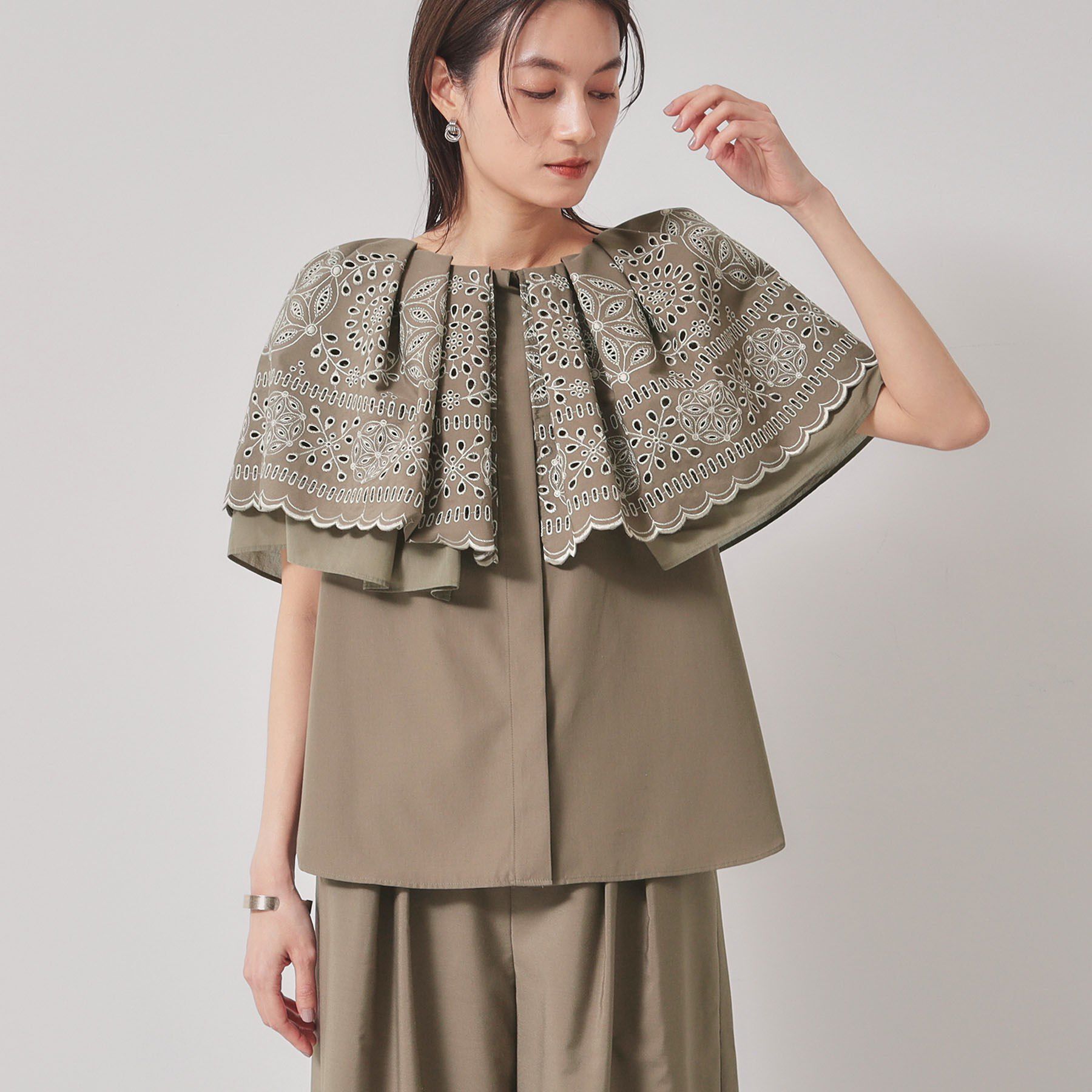 SunaUna「【幾何柄／エンブロイダリー】ケープカラーブラウス」|シャツ・ブラウス|