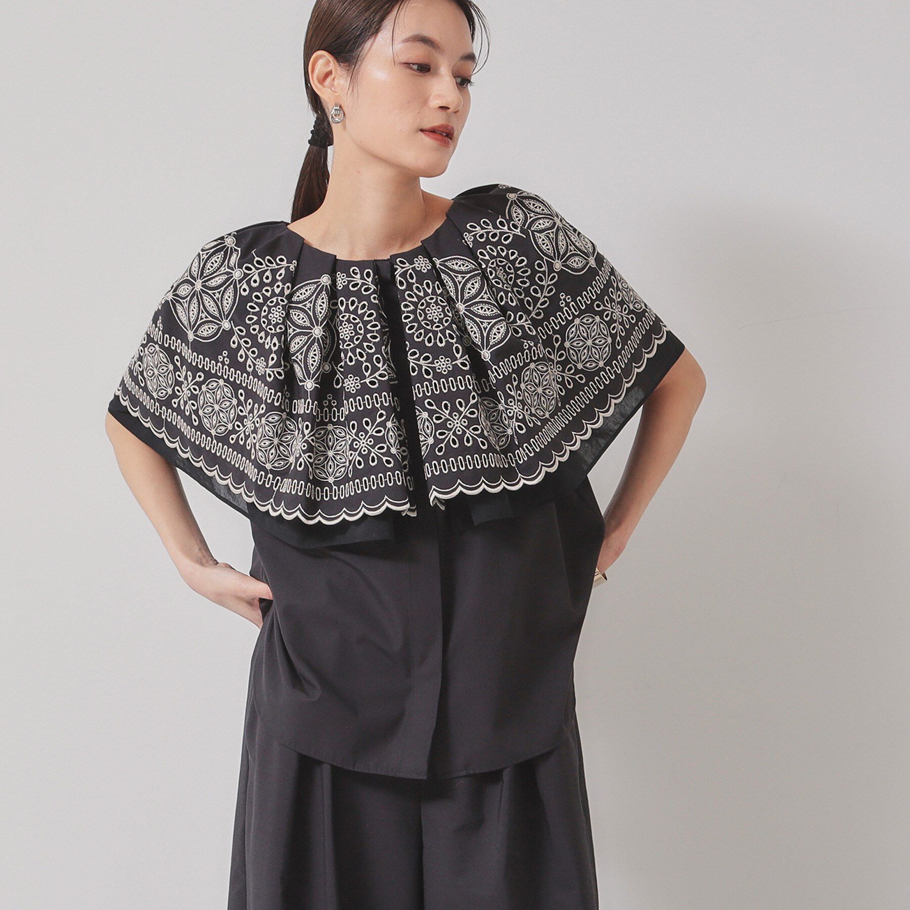 SunaUna「【幾何柄／エンブロイダリー】ケープカラーブラウス」|シャツ・ブラウス|