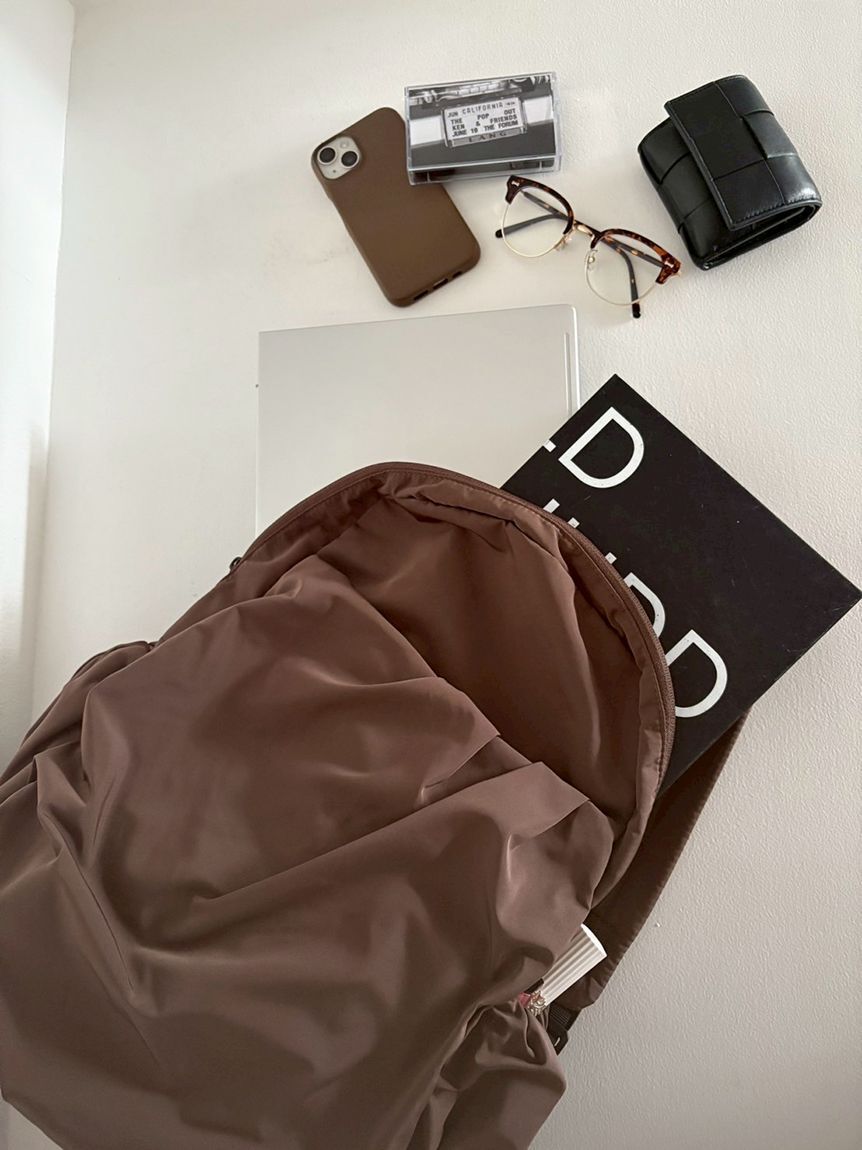 emmi atelier「【ONLINE限定カラー】eco 撥水ギャザーボディーバックパック」|リュック|