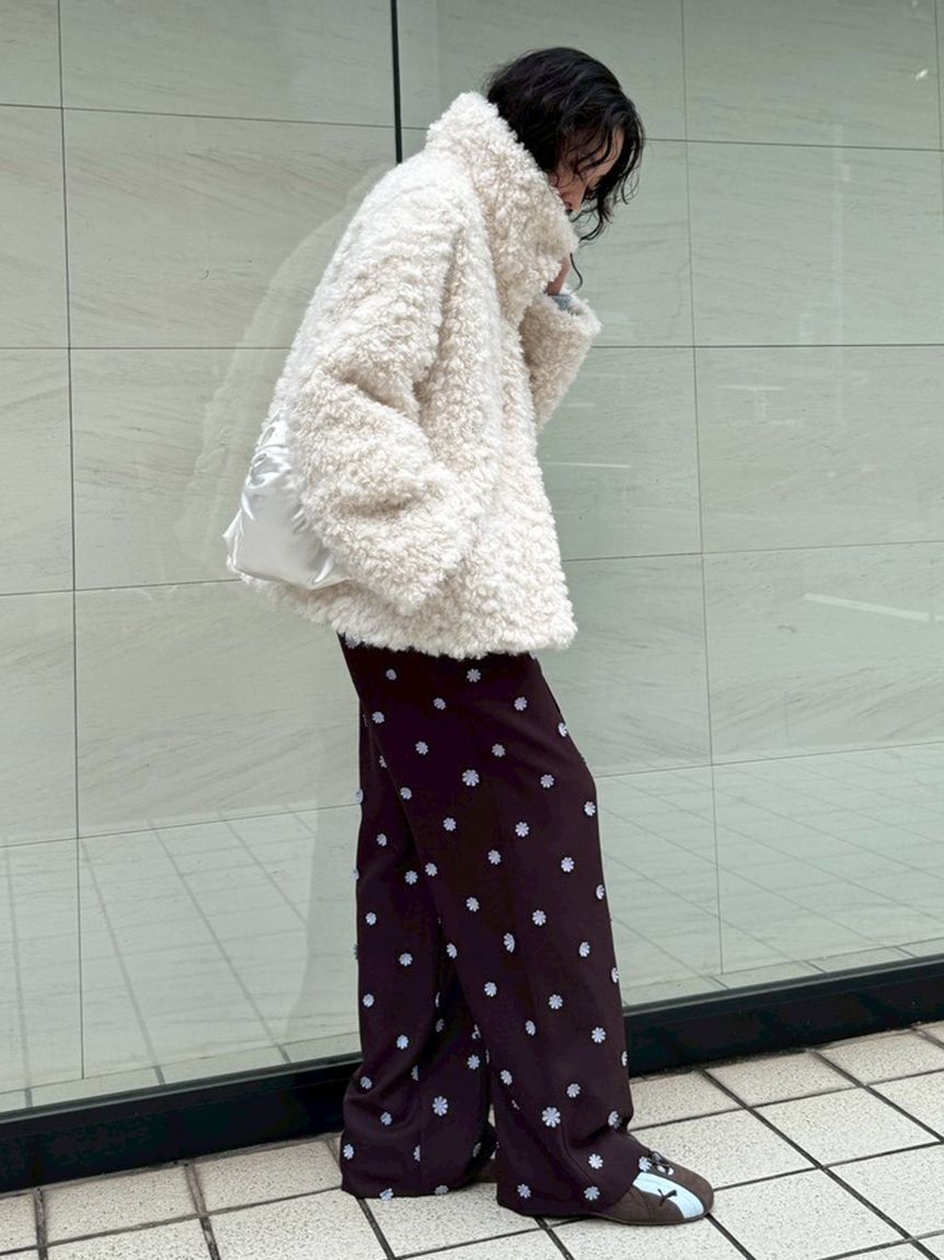 emmi atelier「フラワーエンブロイダリーウエストゴムパンツ」|チノ|