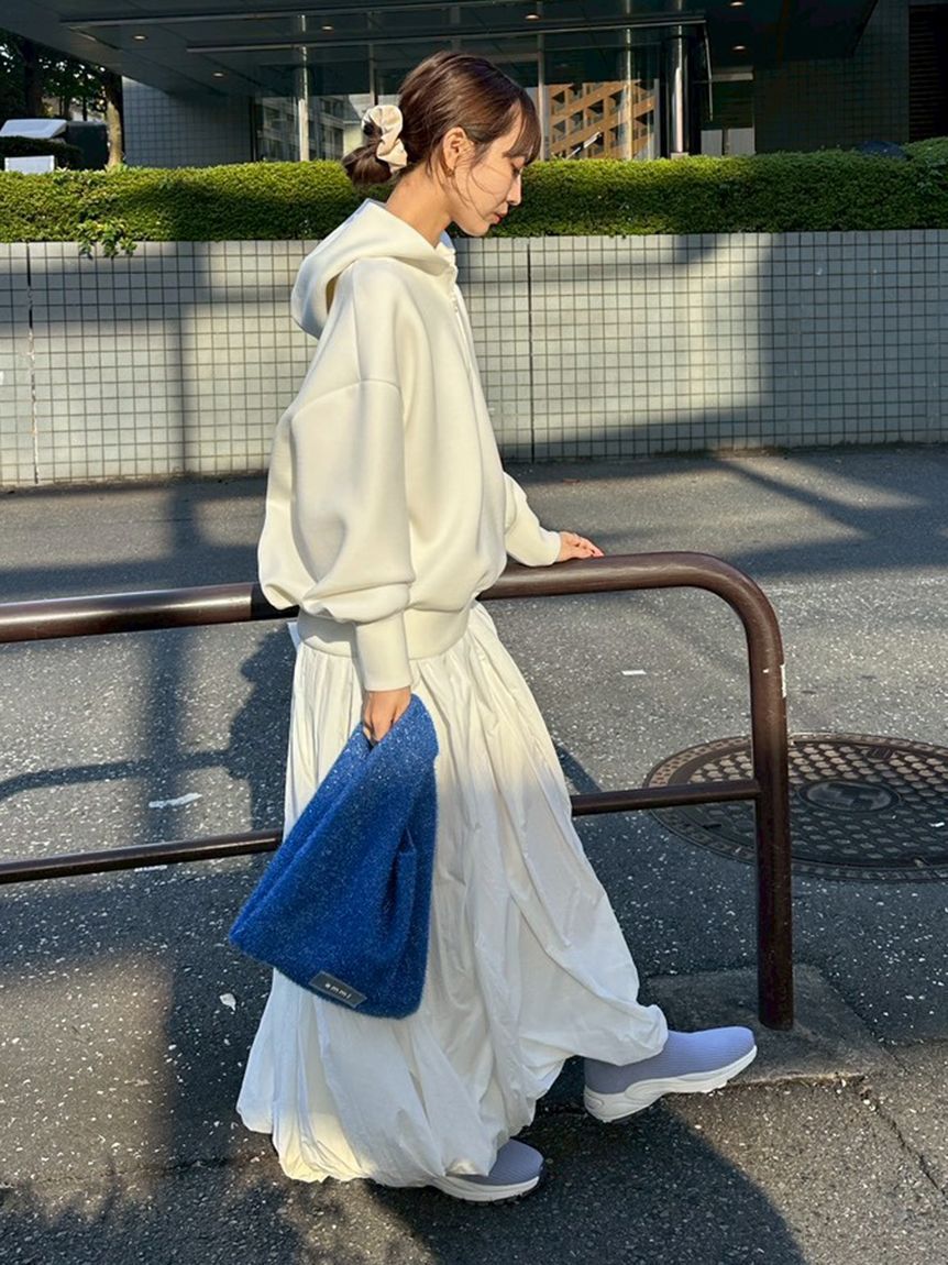 emmi atelier「【NEW YEAR'S SPECIAL ITEM】ダンボールフーディ&times;スカートセット」|ワンピース|