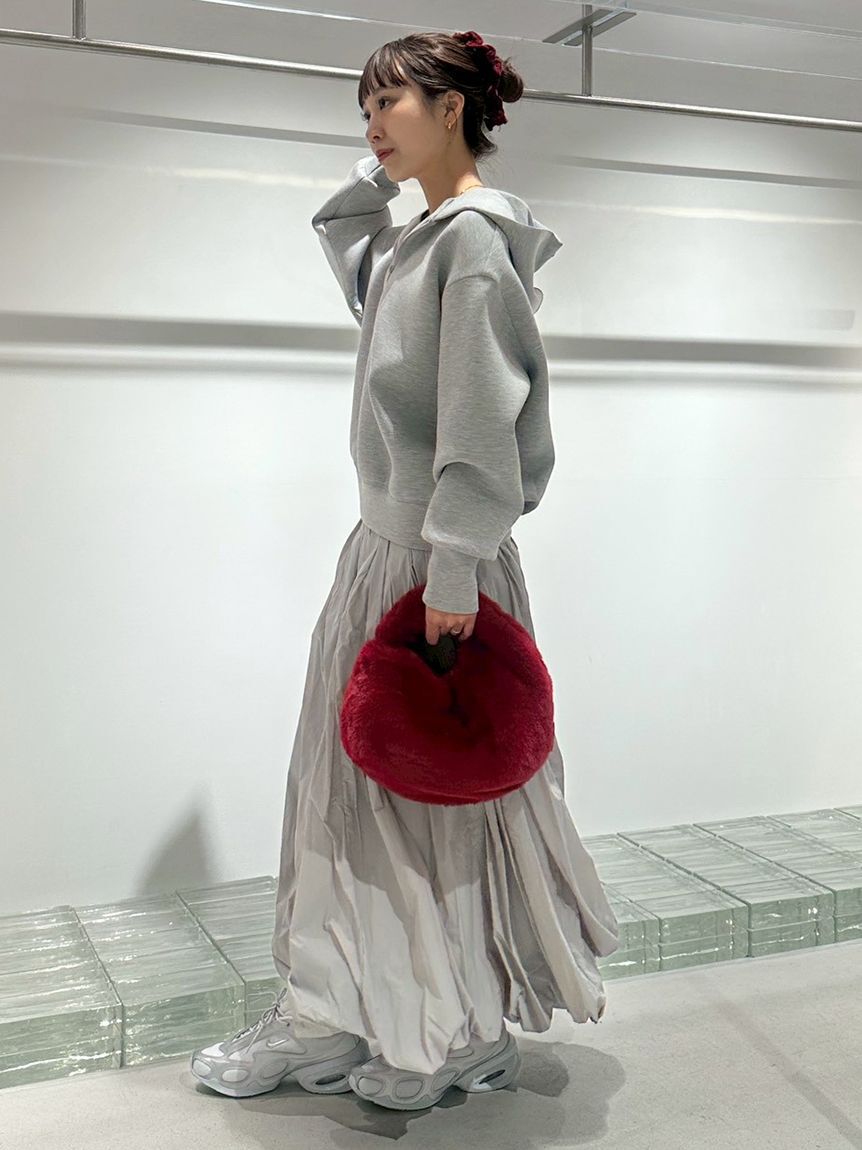 emmi atelier「【NEW YEAR'S SPECIAL ITEM】ダンボールフーディ&times;スカートセット」|ワンピース|