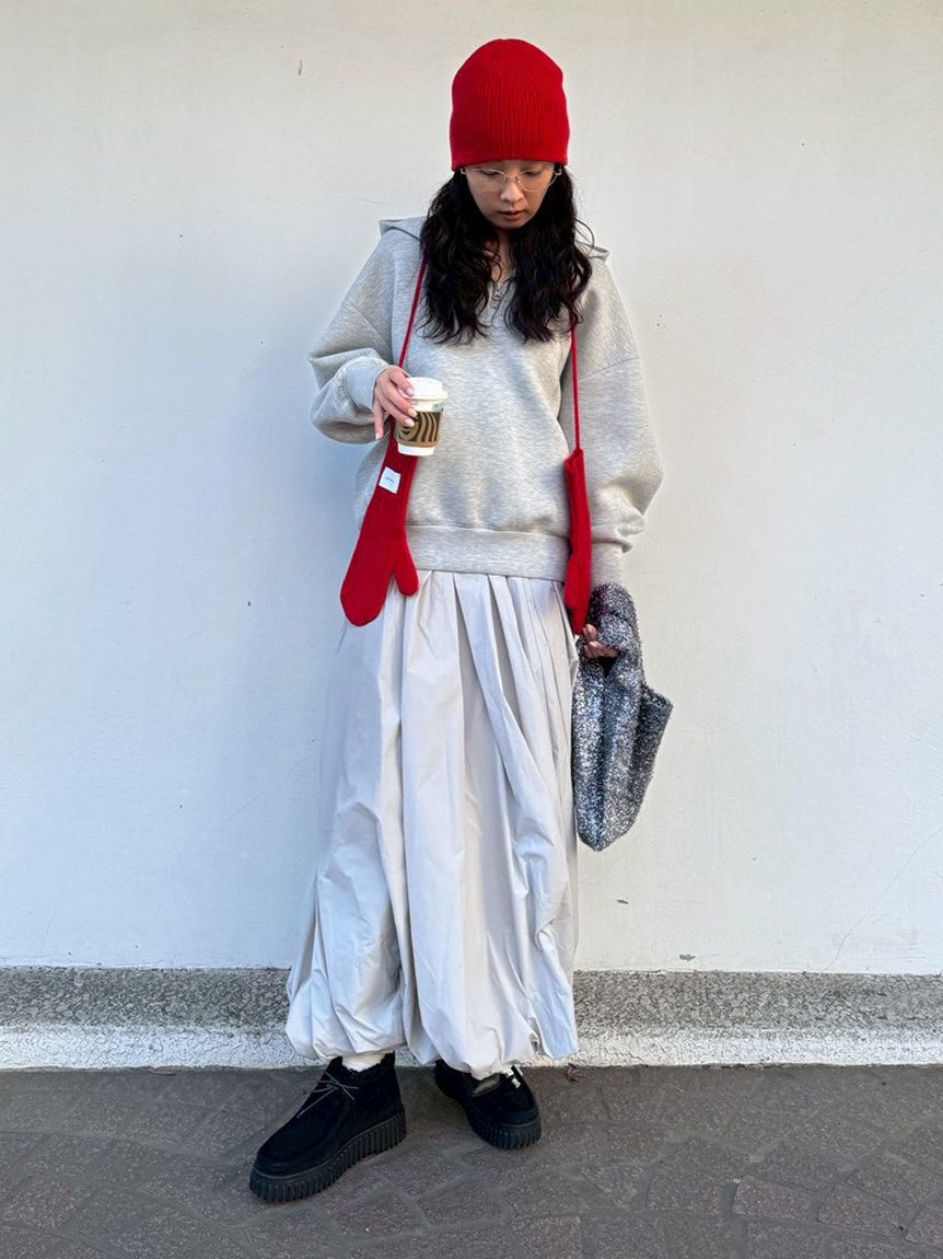 emmi atelier「【NEW YEAR'S SPECIAL ITEM】ダンボールフーディ&times;スカートセット」|ワンピース|