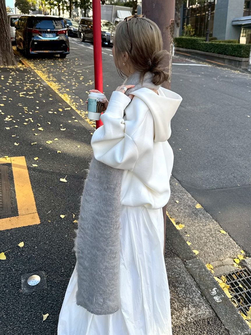 emmi atelier「【NEW YEAR'S SPECIAL ITEM】ダンボールフーディ&times;スカートセット」|ワンピース|